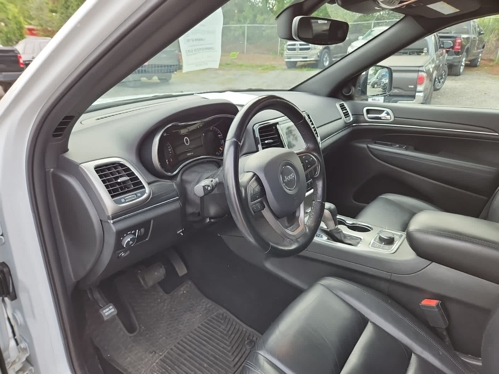 Thumbnail: 2020 Jeep Grand Cherokee - 13