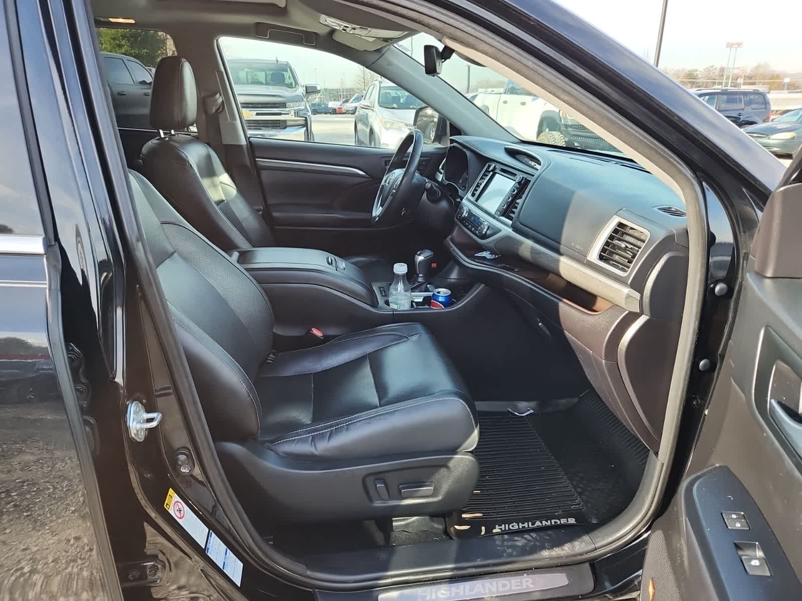 Thumbnail: 2018 Toyota Highlander - 21