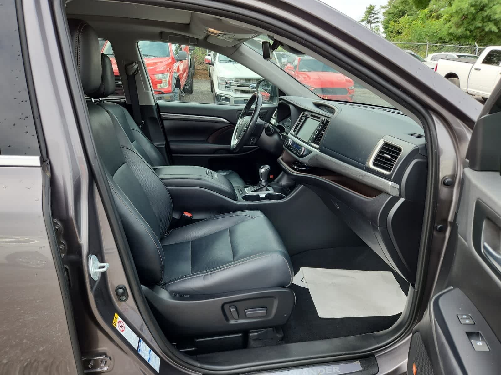 Thumbnail: 2019 Toyota Highlander - 21