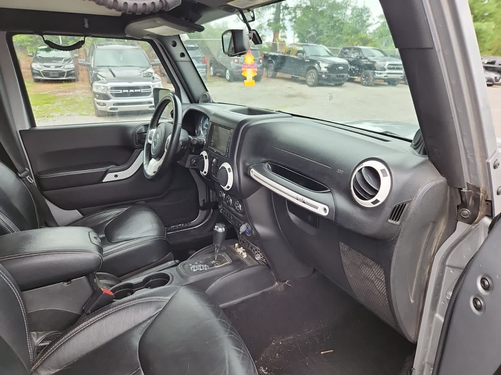 2014 Jeep Wrangler Unlimited Polar Edition 17