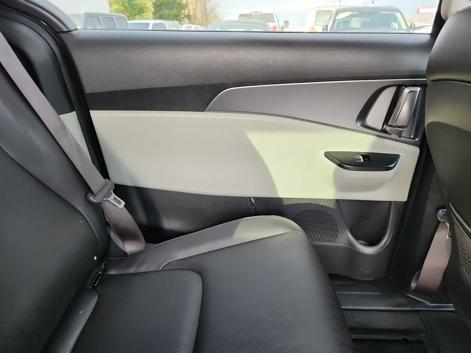 Thumbnail: 2022 Kia Carnival - 23