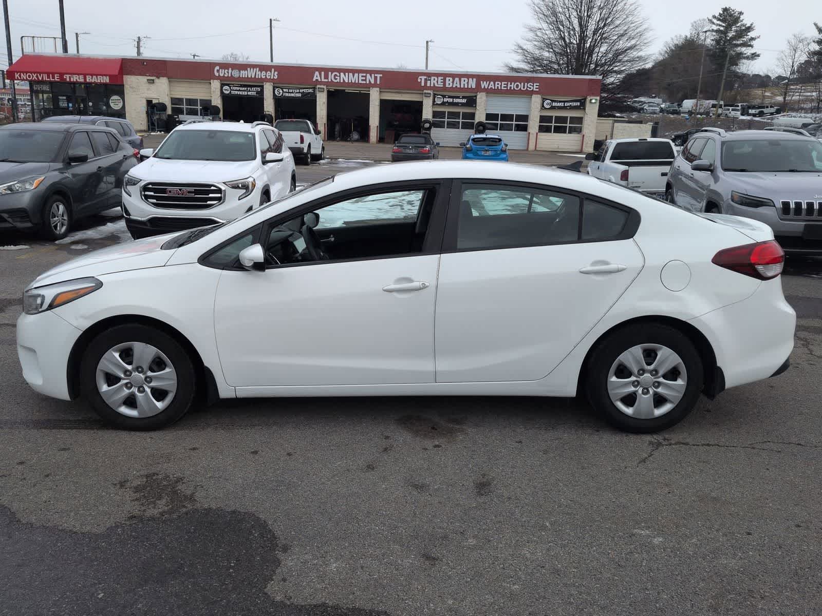 Thumbnail: 2017 Kia Forte - 5