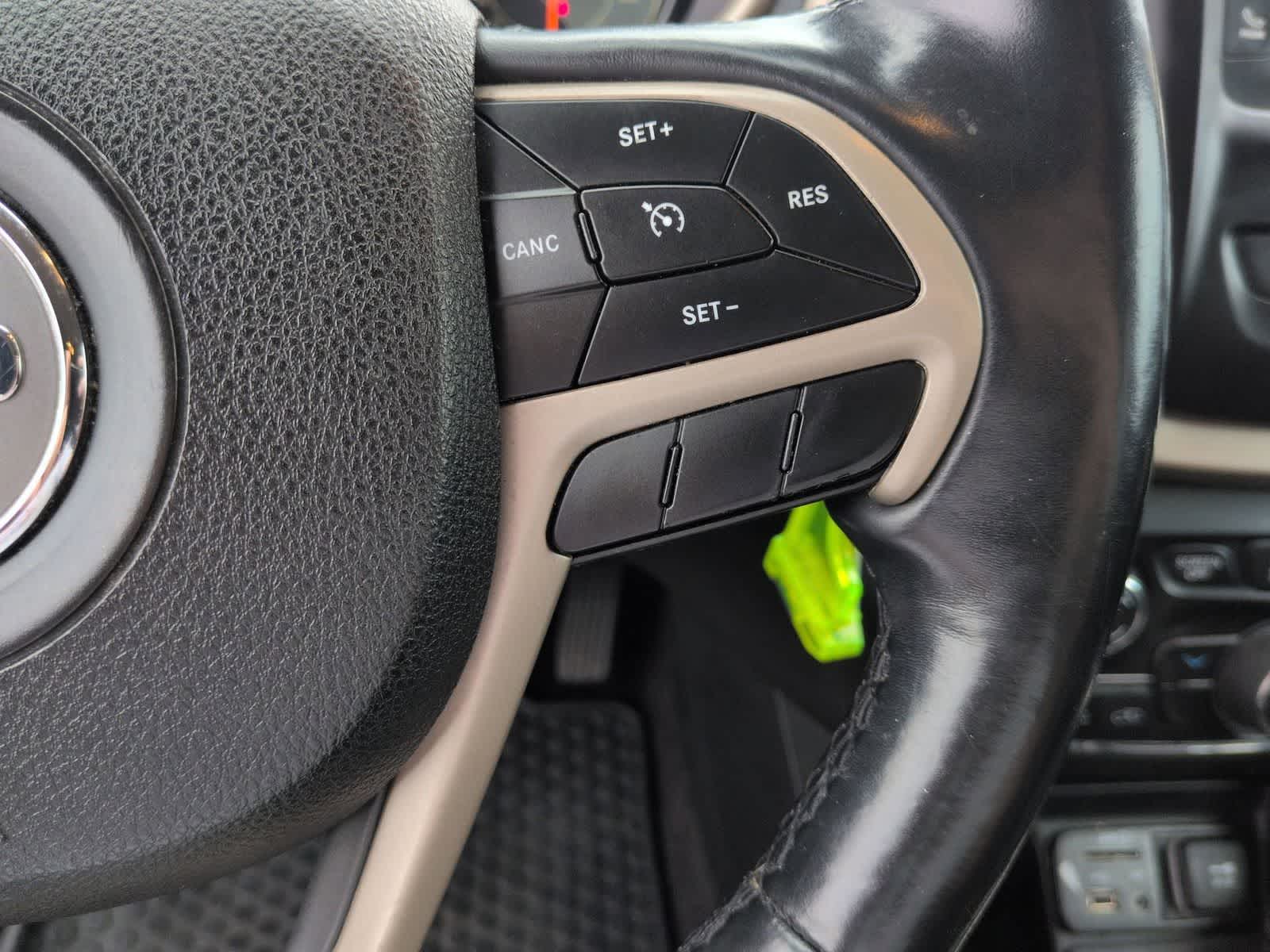 Thumbnail: 2018 Jeep Cherokee - 18