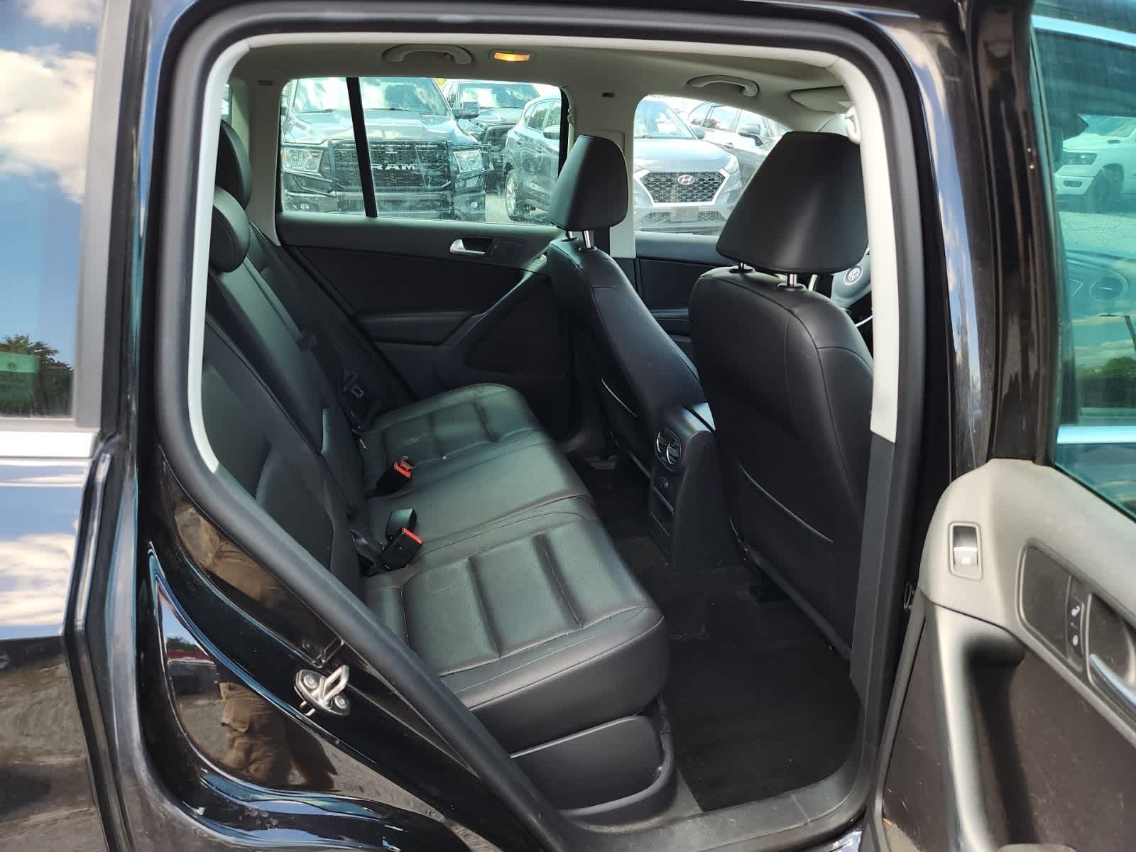 Thumbnail: 2016 Volkswagen Tiguan - 23