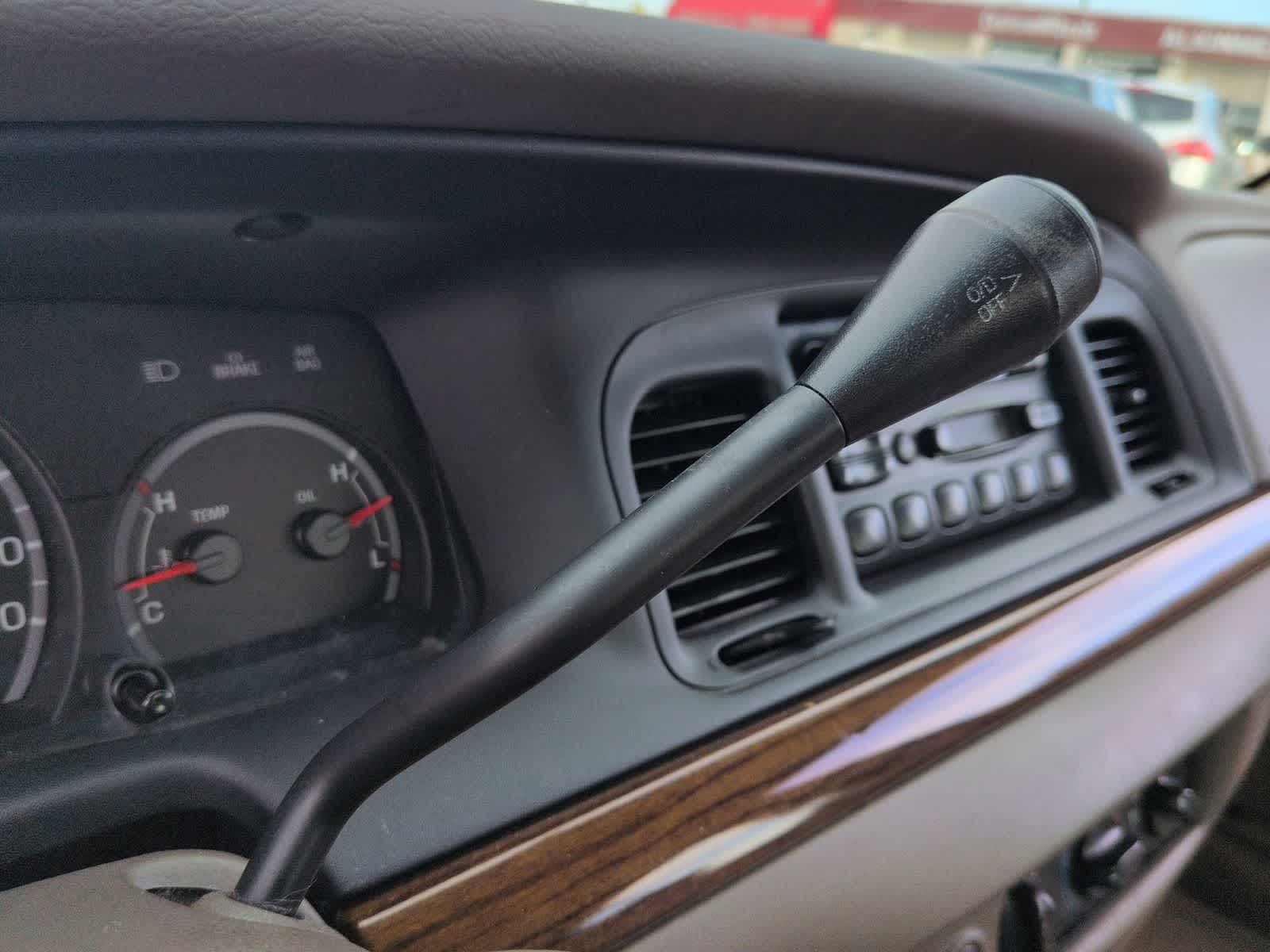 Thumbnail: 2001 Ford Crown Victoria - 28