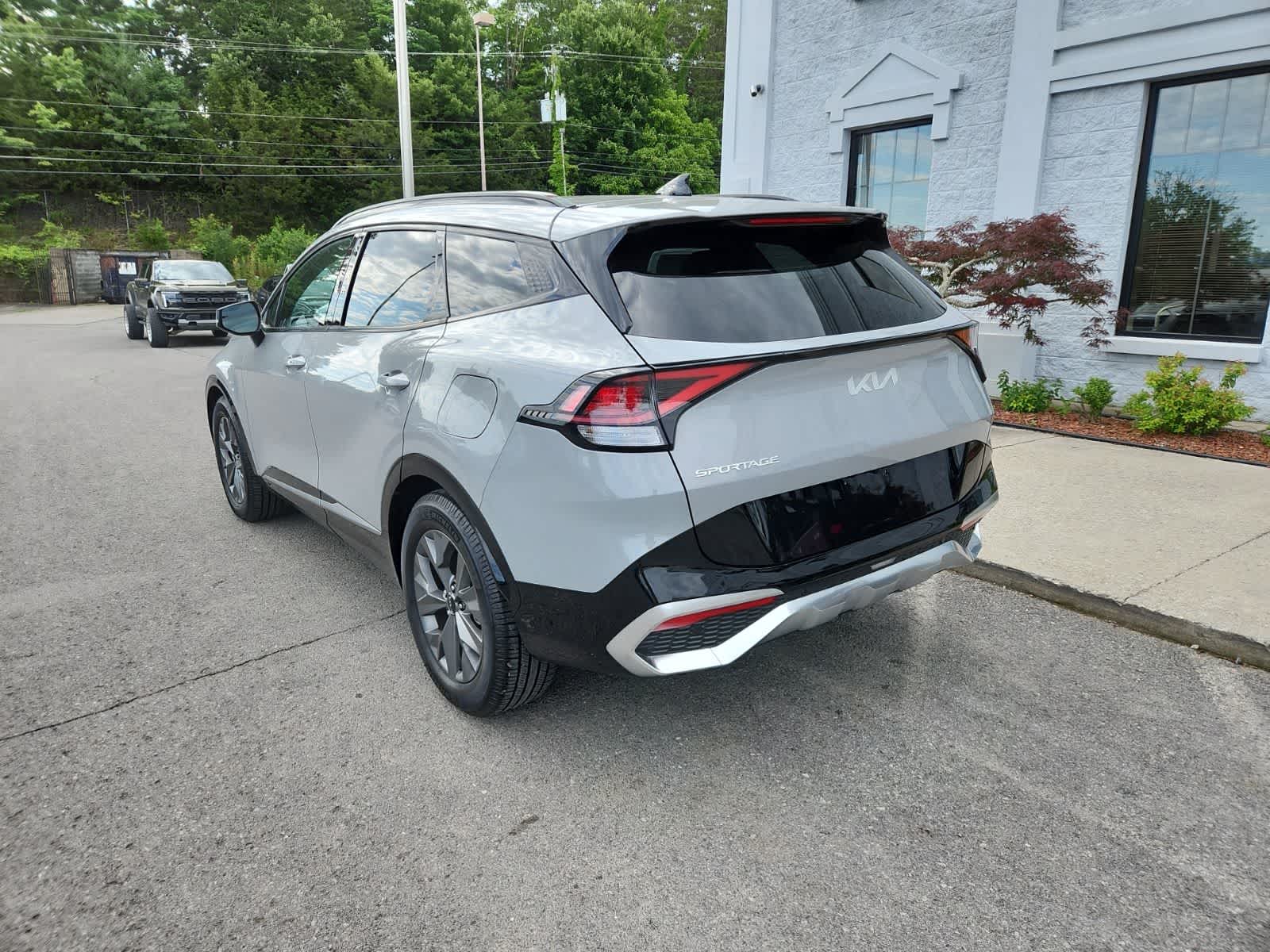 Thumbnail: 2023 Kia Sportage - 3