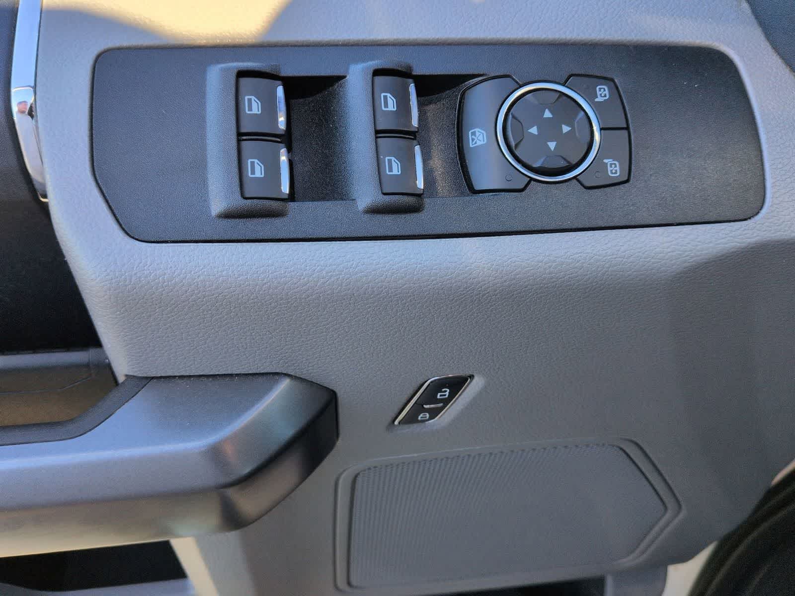 Thumbnail: 2022 Ford Econoline - 16