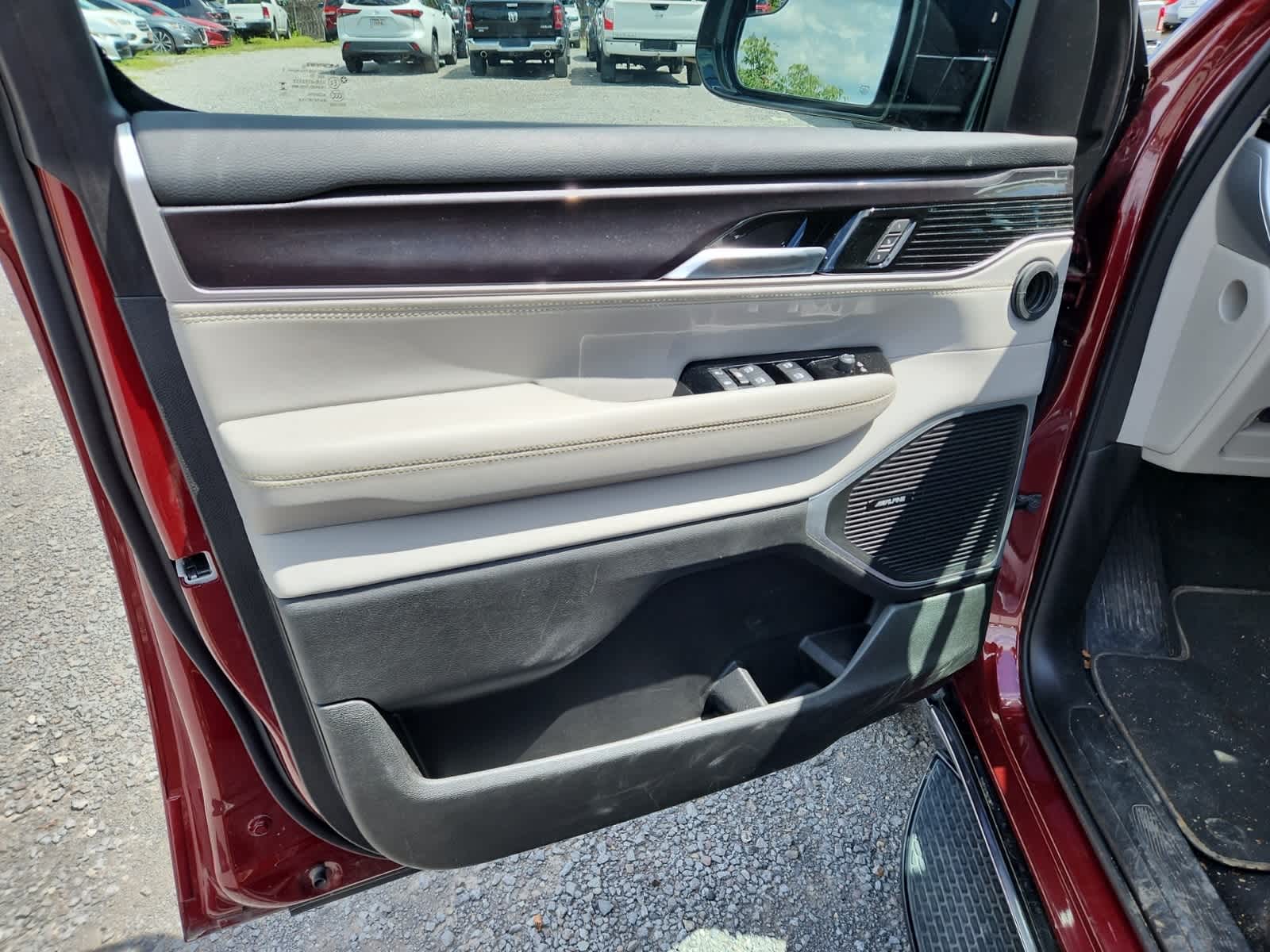 Thumbnail: 2024 Jeep Wagoneer - 16