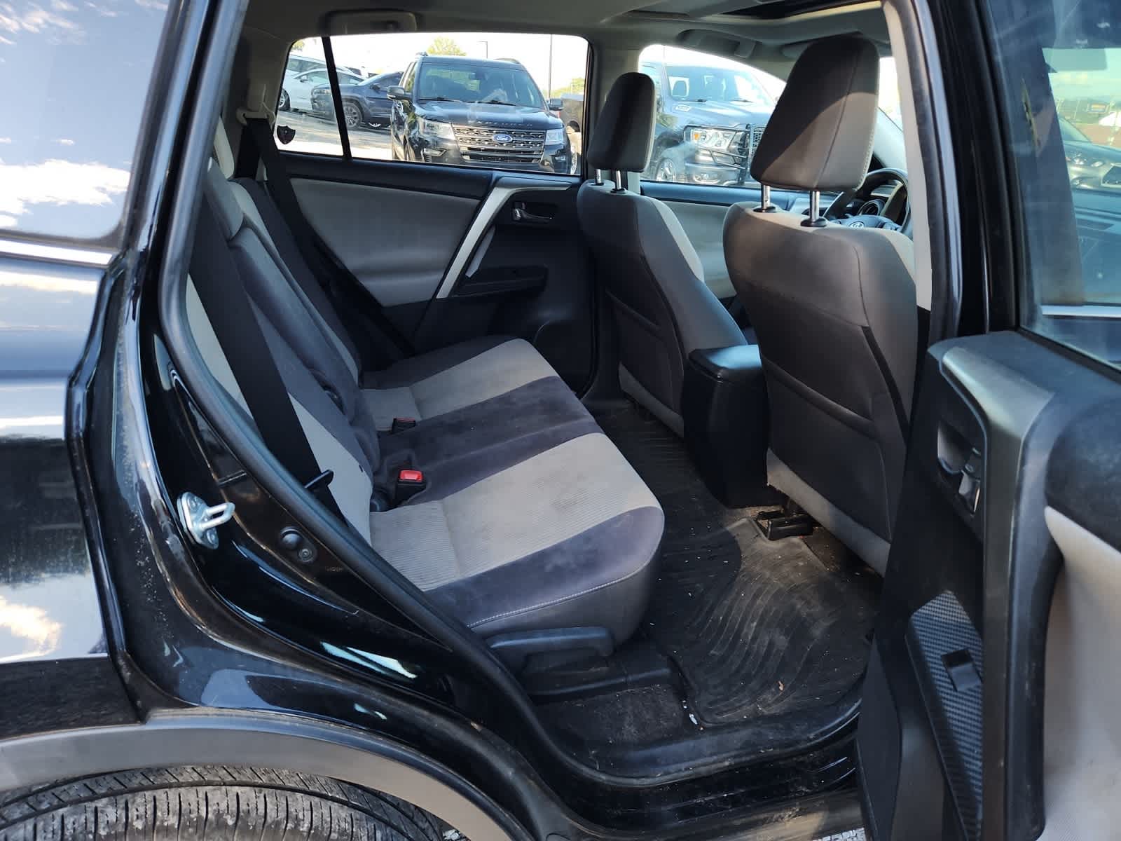 Thumbnail: 2015 Toyota RAV4 - 23