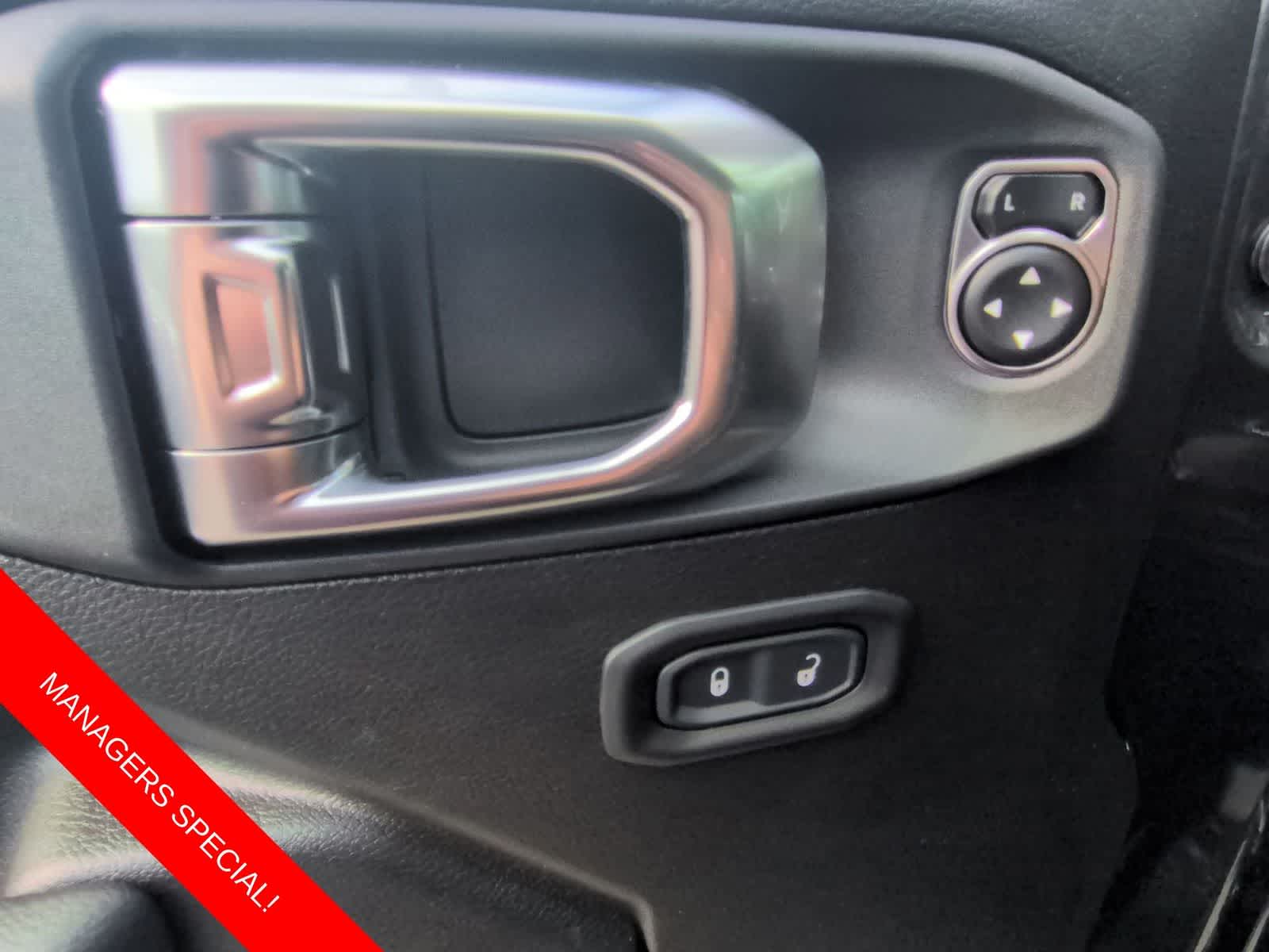 Thumbnail: 2025 Jeep Gladiator - 16