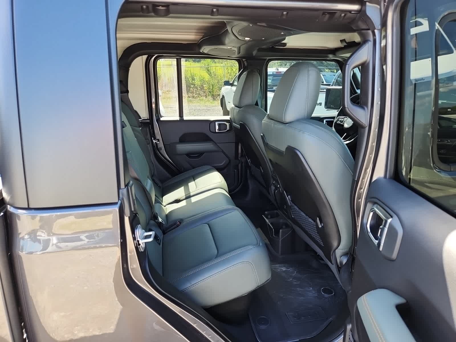 Thumbnail: 2025 Jeep Gladiator - 23