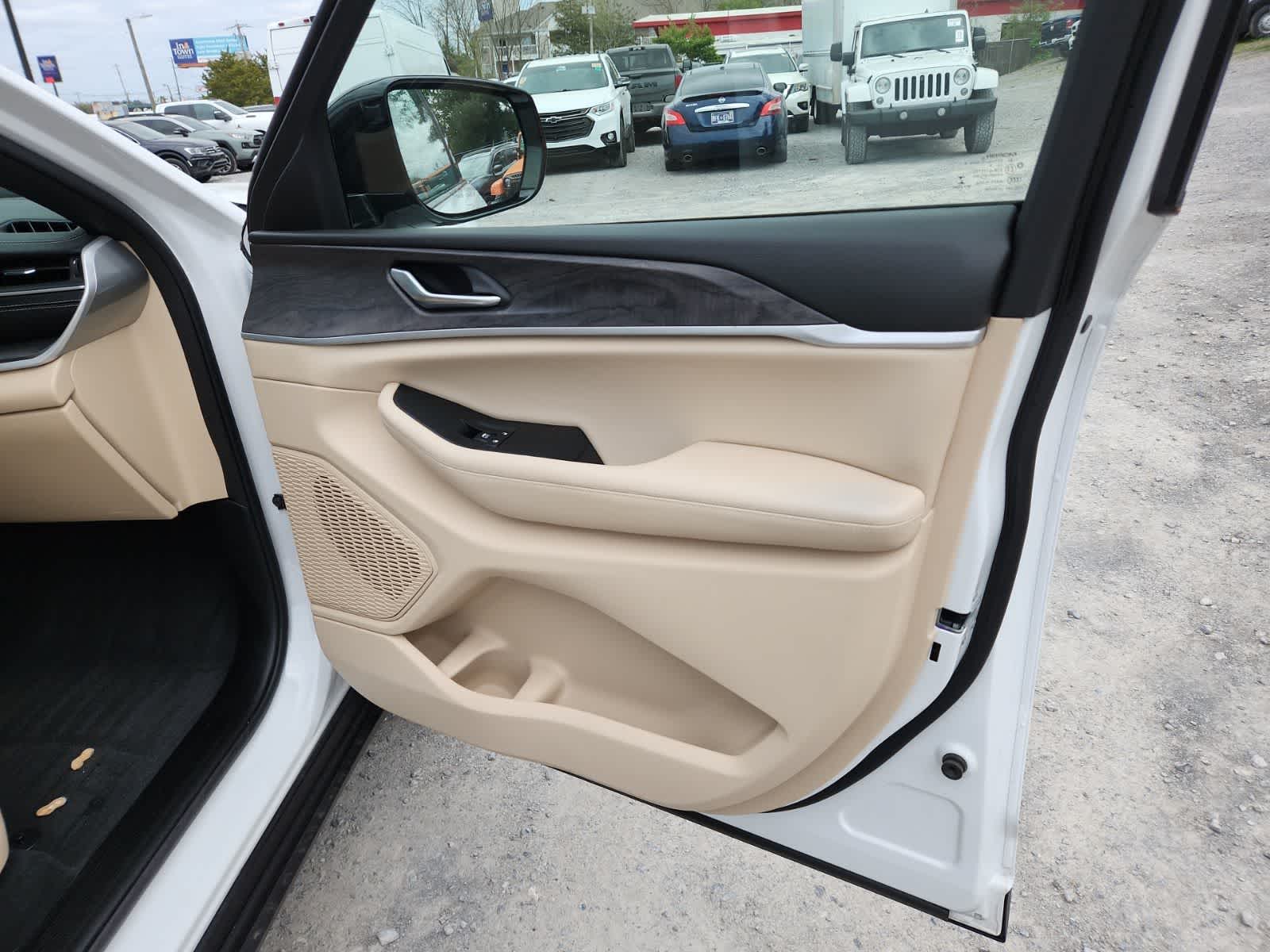 Thumbnail: 2023 Jeep Grand Cherokee - 22