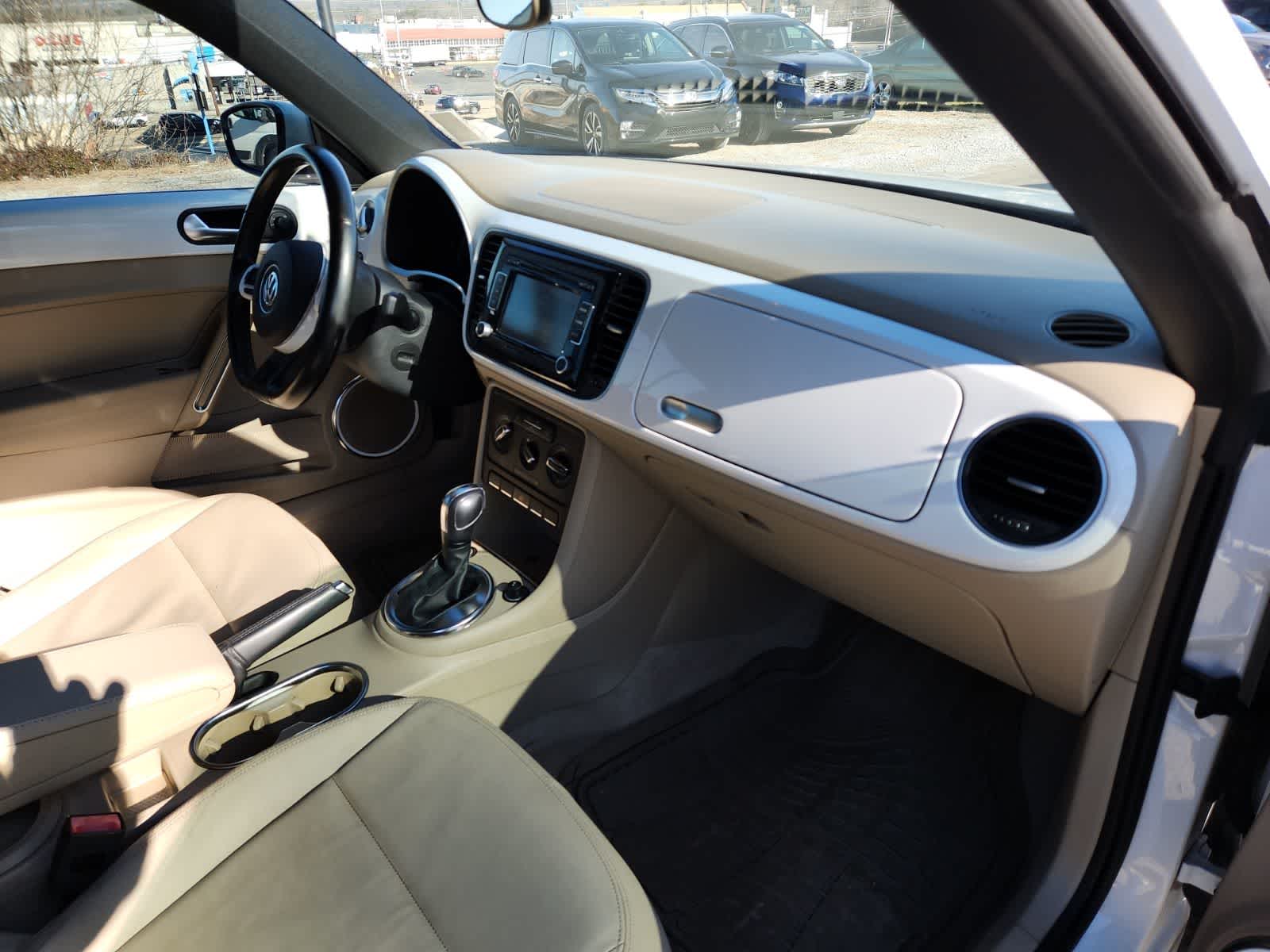 Thumbnail: 2013 Volkswagen Beetle - 20