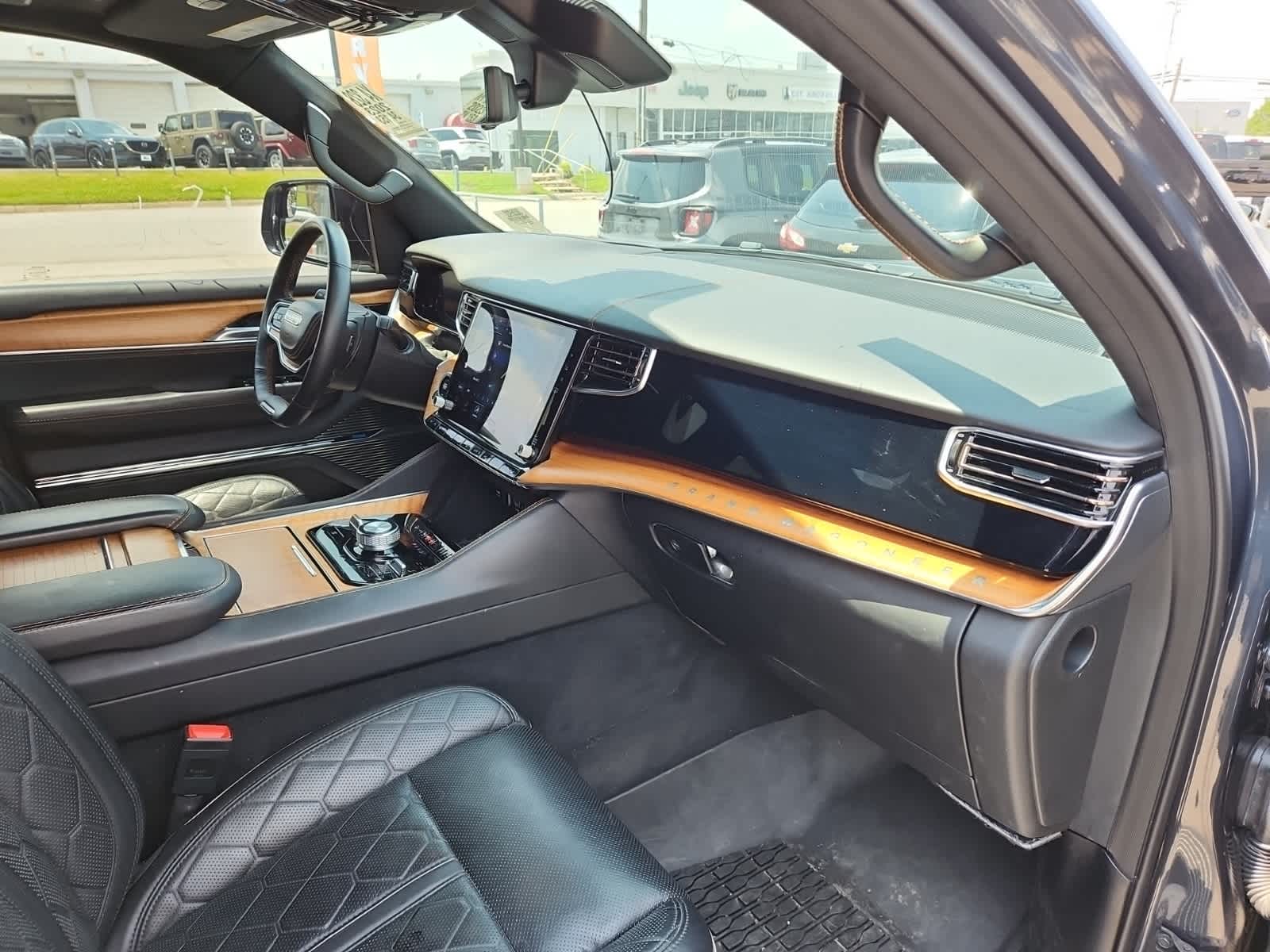 2023 Jeep Grand Wagoneer L Series III 17