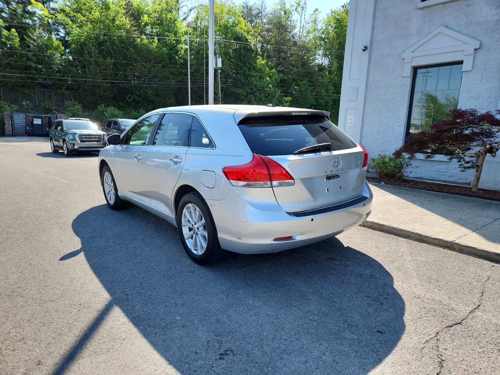 Thumbnail: 2011 Toyota Venza - 3