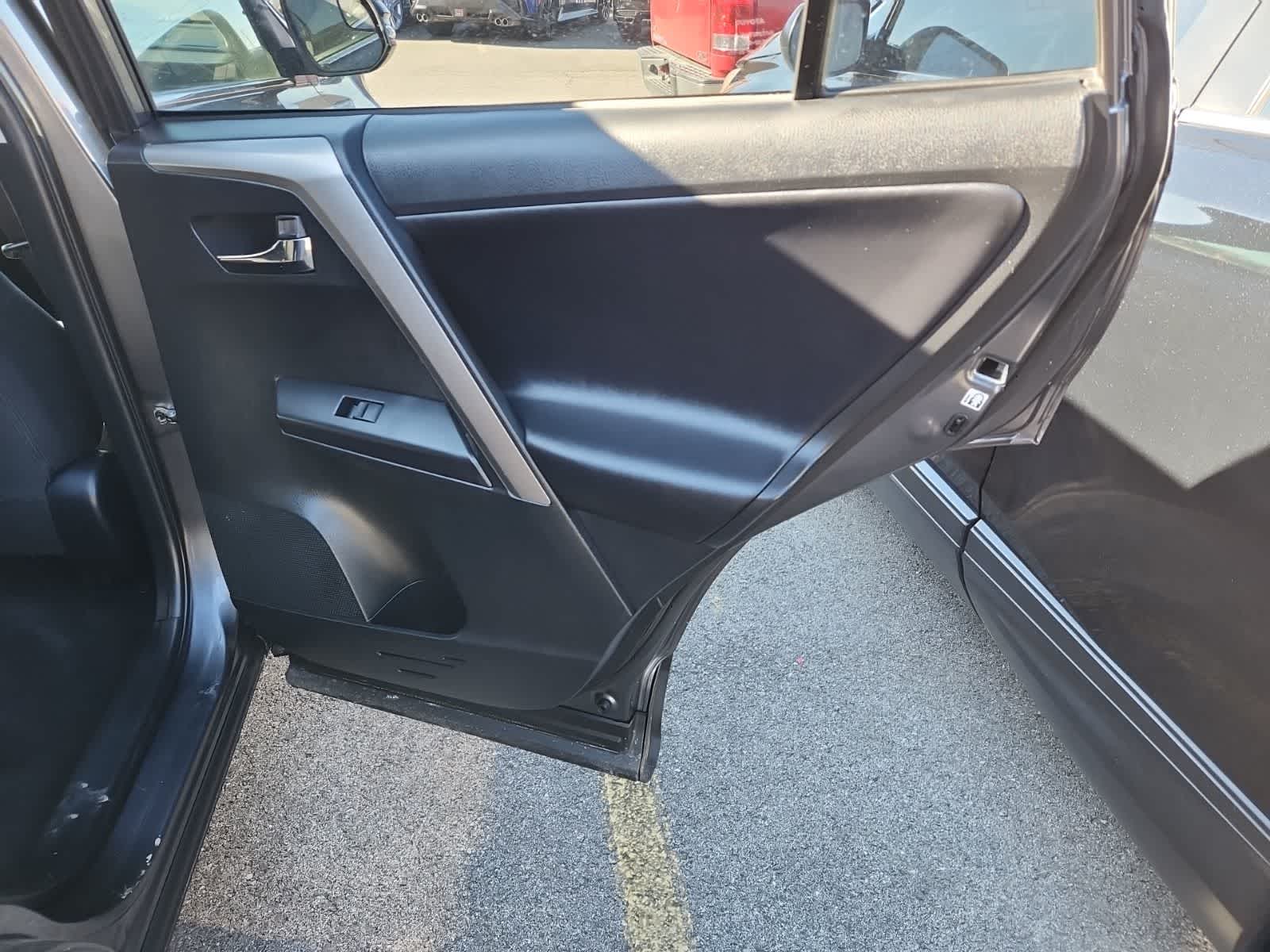 Thumbnail: 2017 Toyota RAV4 - 23