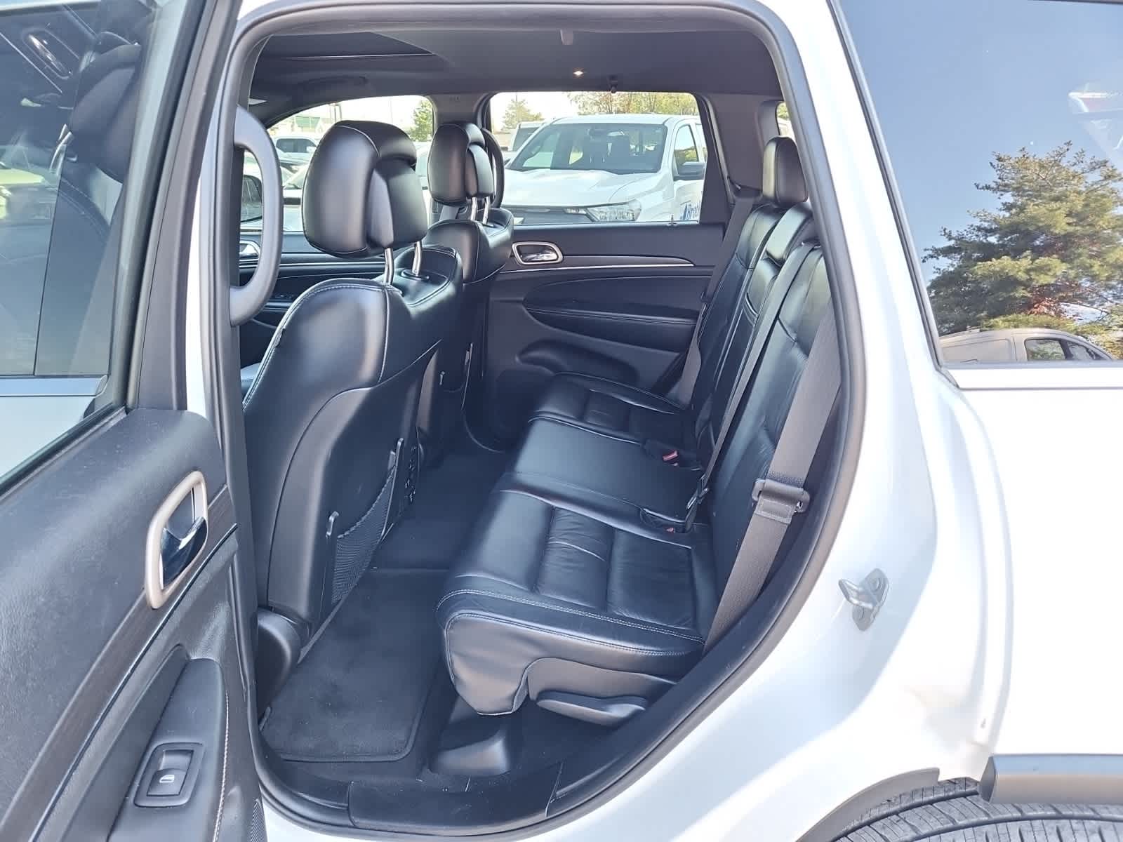 Thumbnail: 2016 Jeep Grand Cherokee - 26