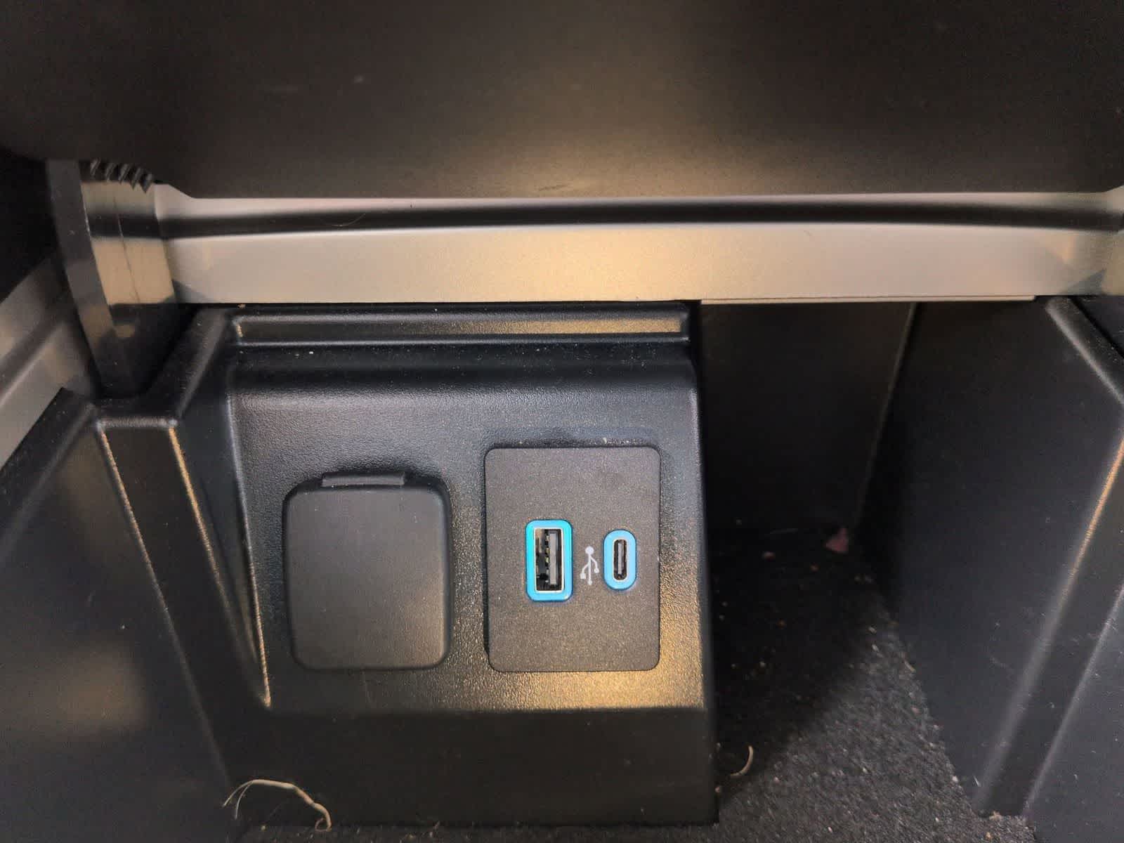 Thumbnail: 2021 Ford Explorer - 30