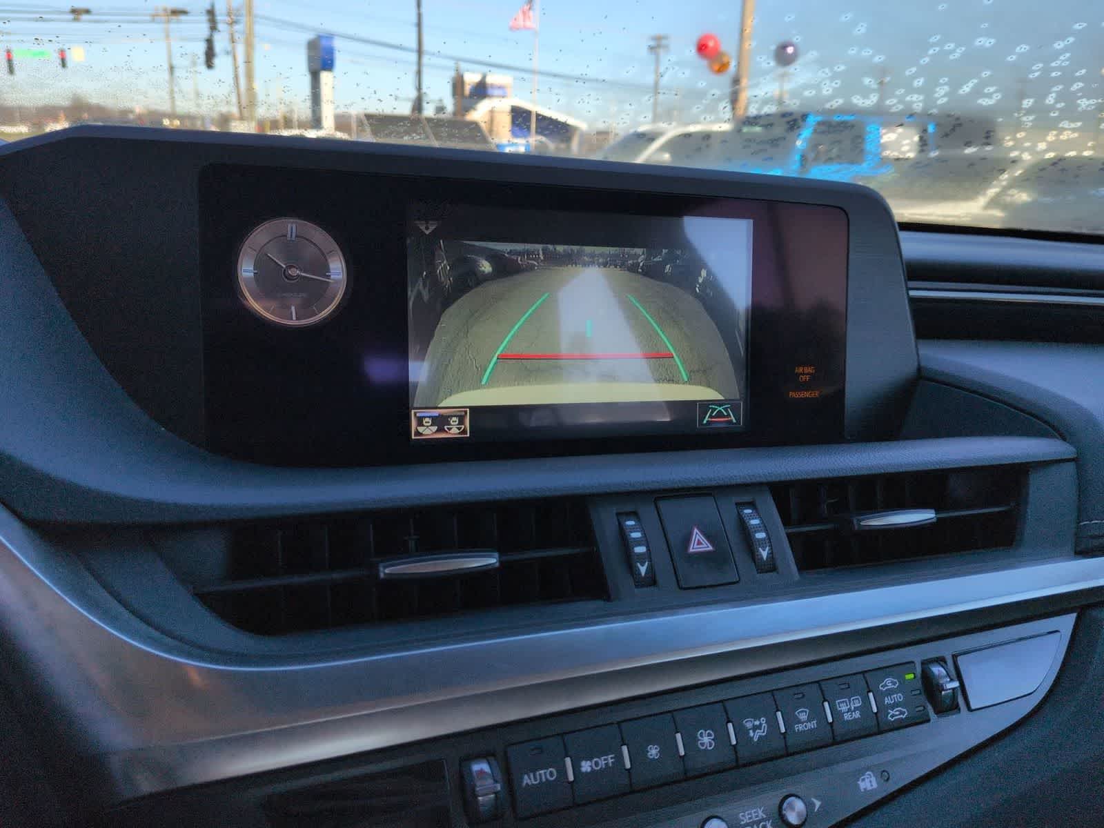 Thumbnail: 2019 Lexus ES - 26