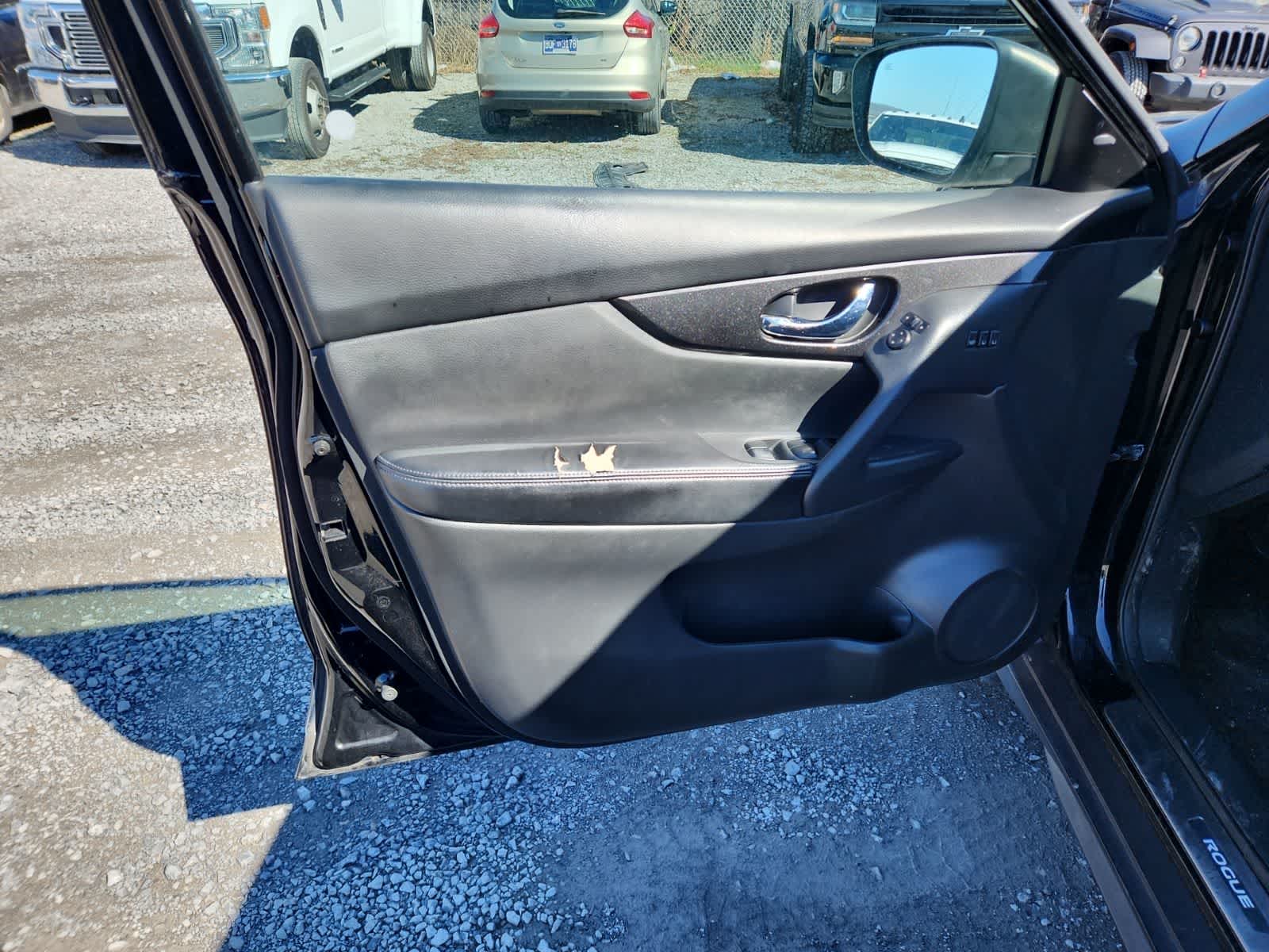 Thumbnail: 2018 Nissan Rogue - 16