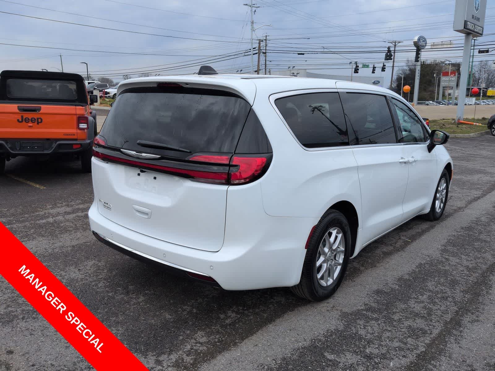 Thumbnail: 2026 Chrysler Pacifica - 8