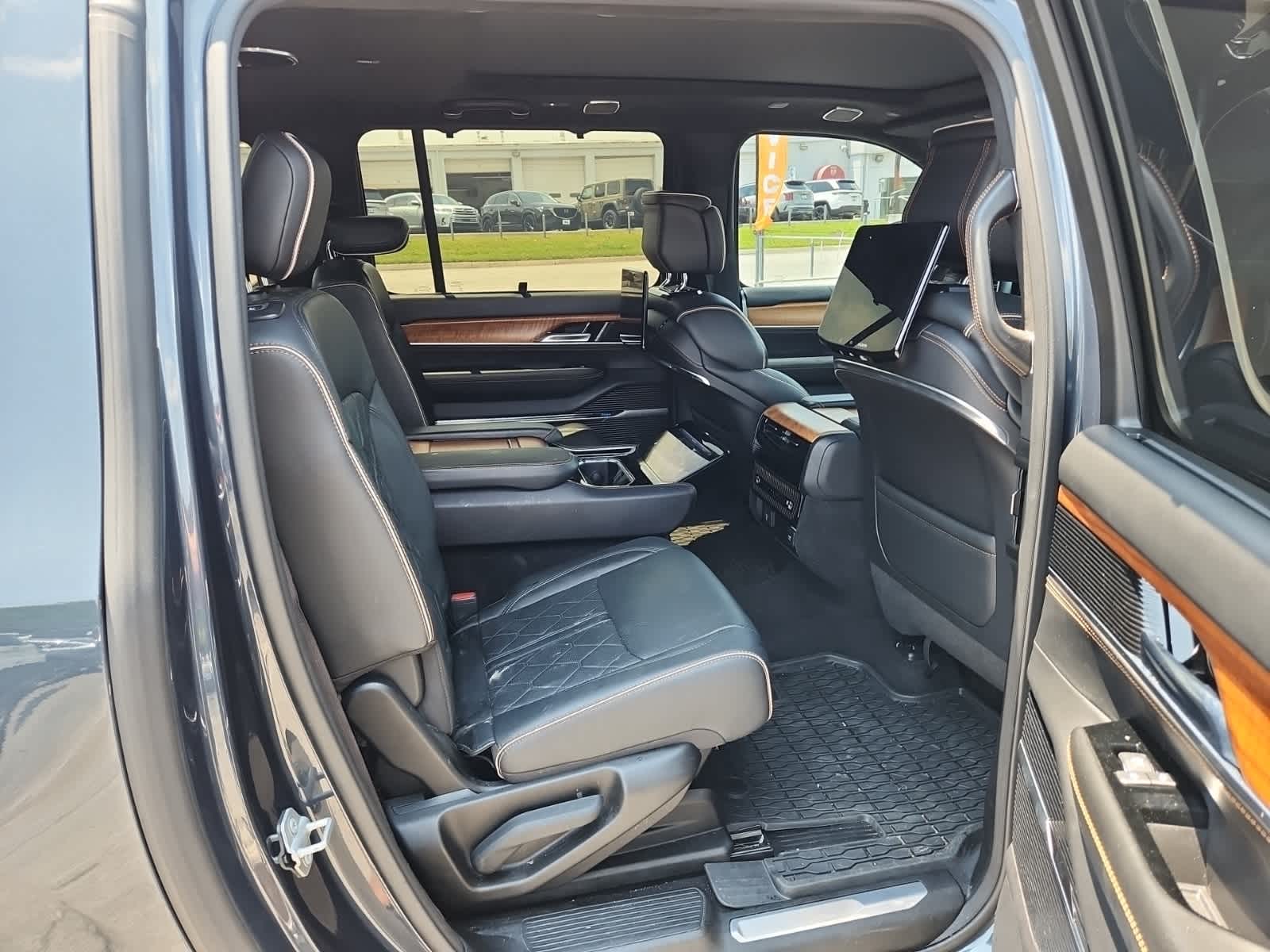 2023 Jeep Grand Wagoneer L Series III 24
