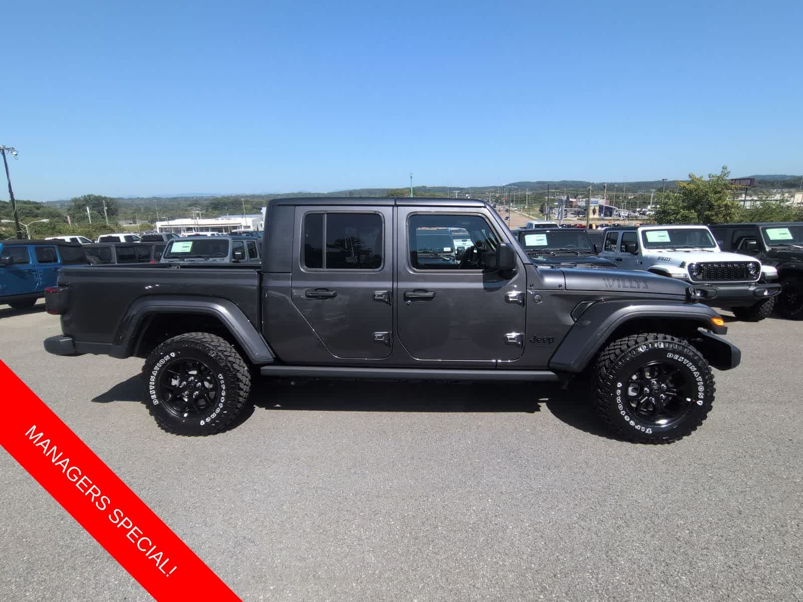 Thumbnail: 2025 Jeep Gladiator - 9