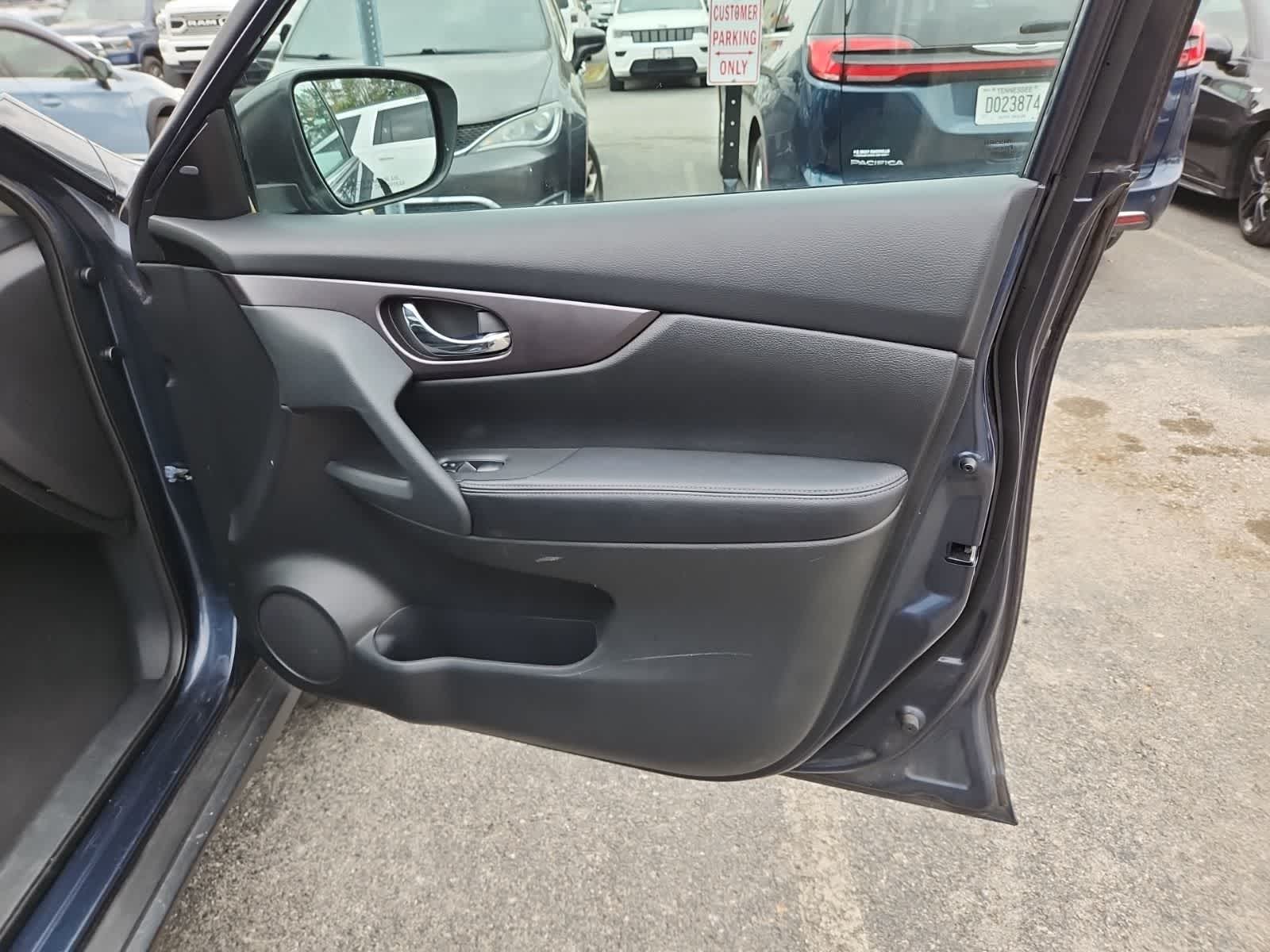 Thumbnail: 2016 Nissan Rogue - 23