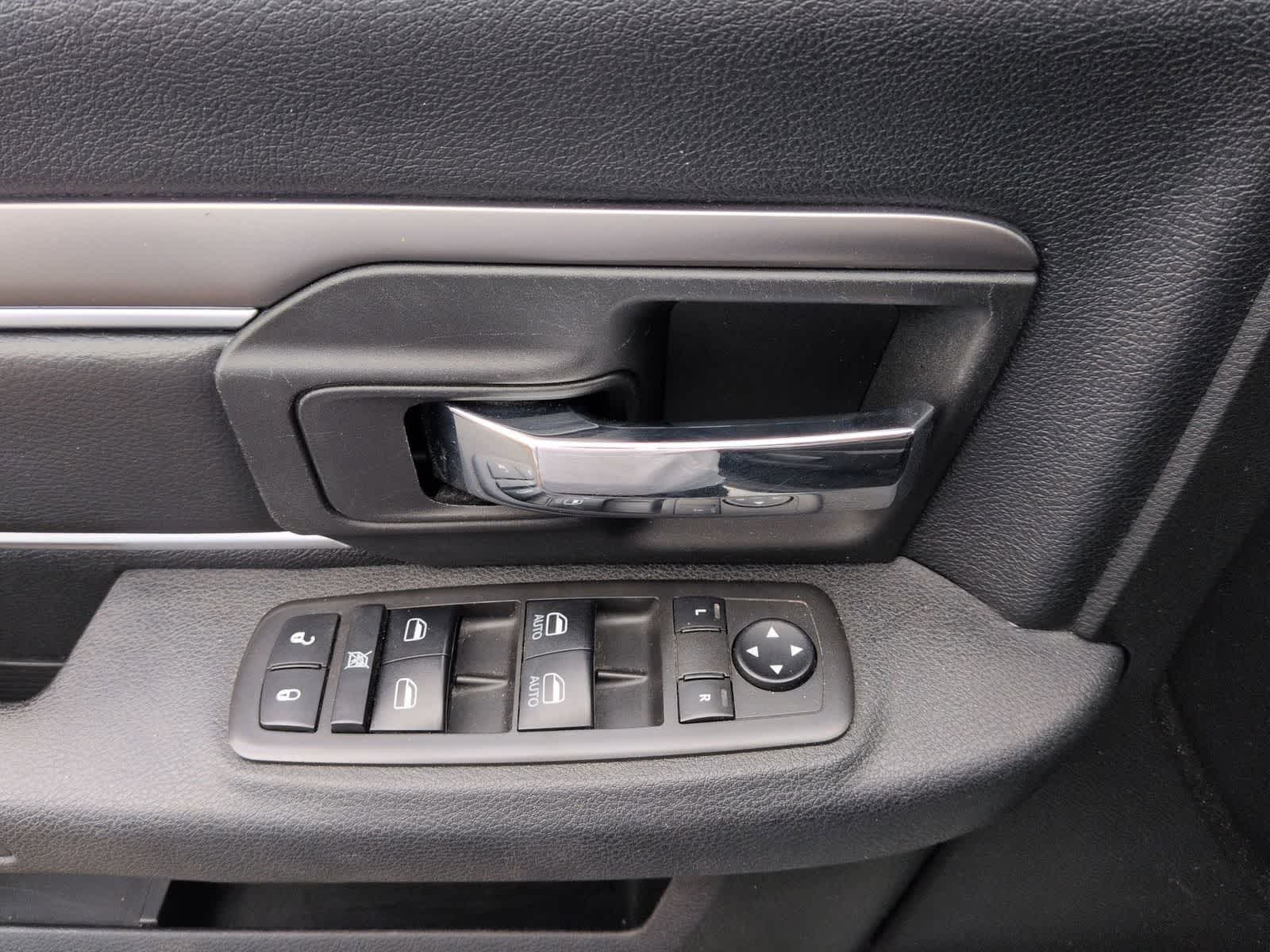 Thumbnail: 2021 RAM 1500 Classic - 15