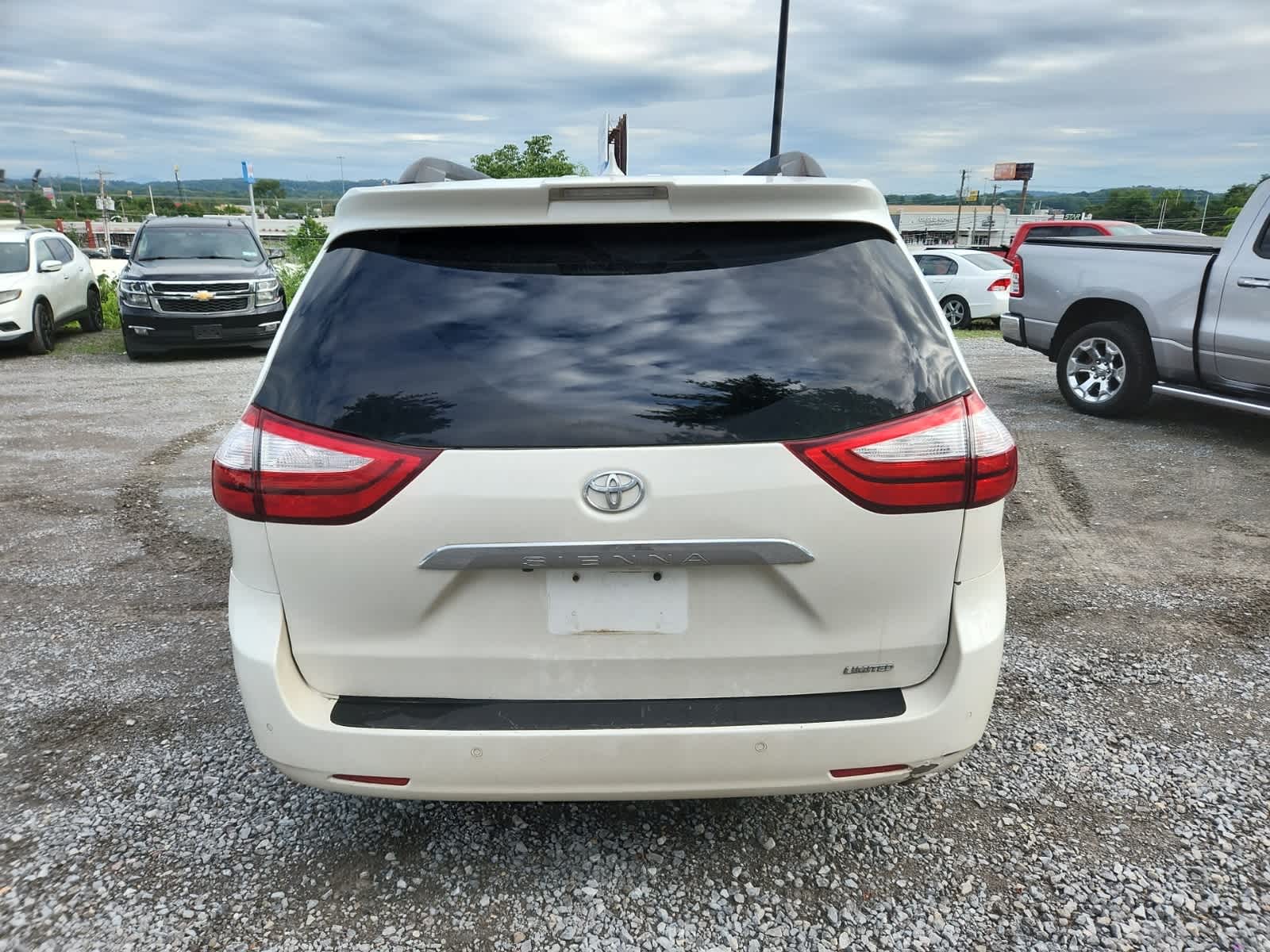 Thumbnail: 2019 Toyota Sienna - 4