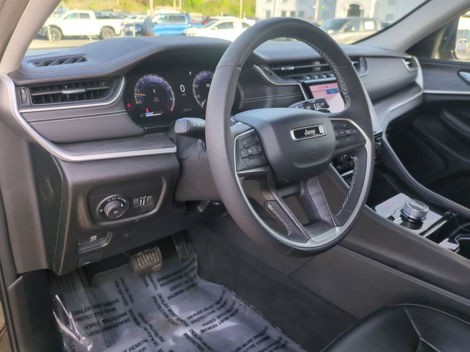 Thumbnail: 2023 Jeep Grand Cherokee - 10