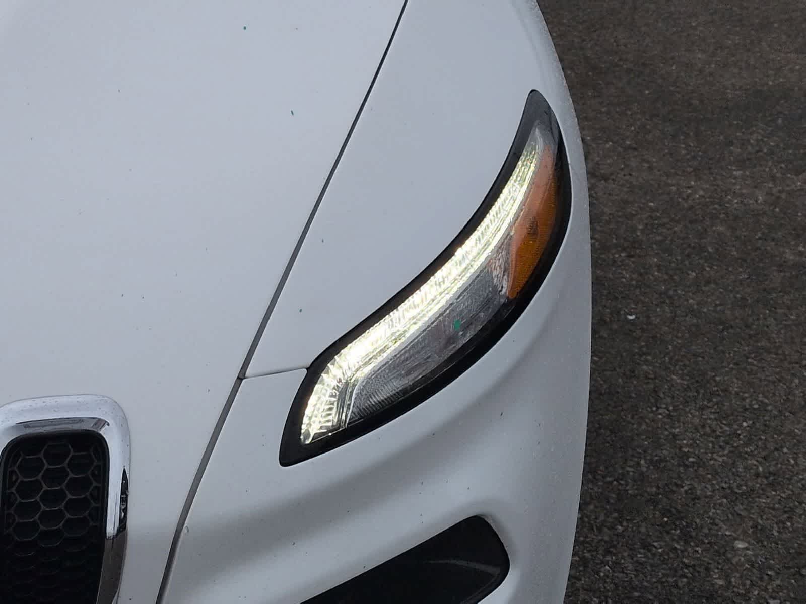 Thumbnail: 2018 Jeep Cherokee - 11