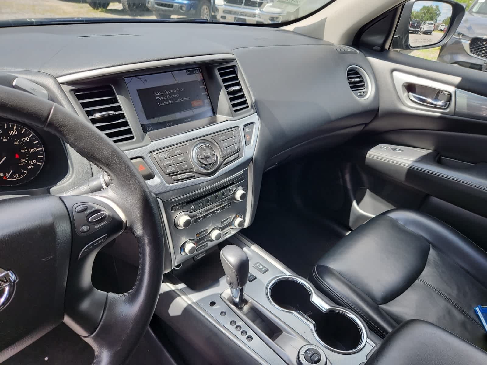 Thumbnail: 2020 Nissan Pathfinder - 10