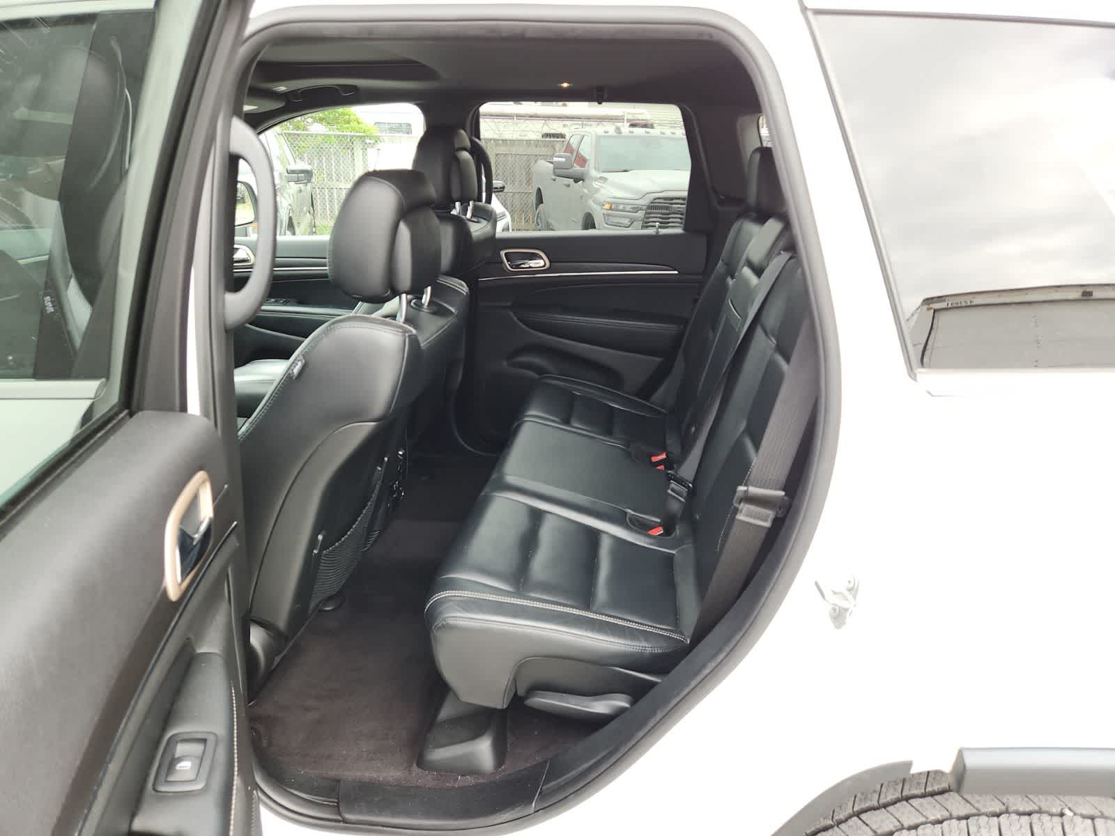 Thumbnail: 2017 Jeep Grand Cherokee - 26