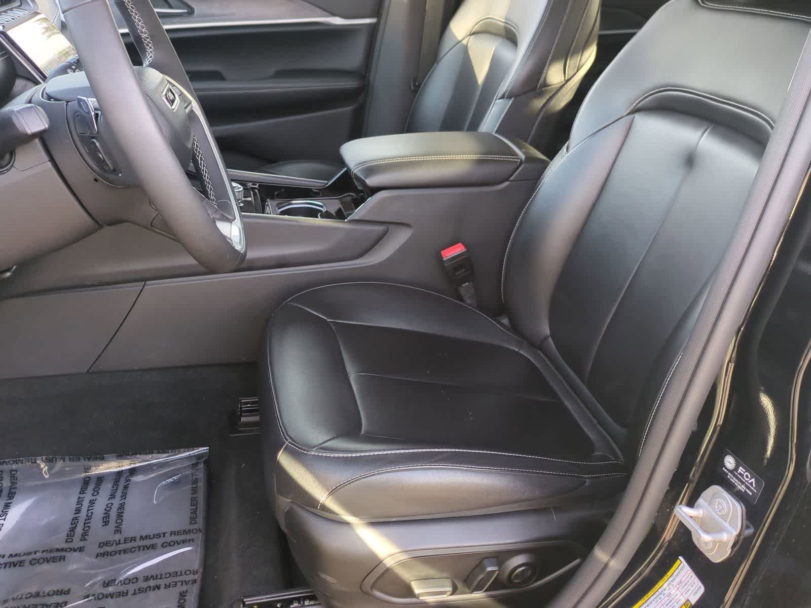 Thumbnail: 2023 Jeep Grand Cherokee - 16