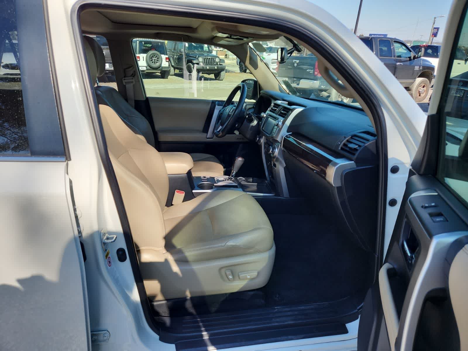 Thumbnail: 2018 Toyota 4Runner - 21