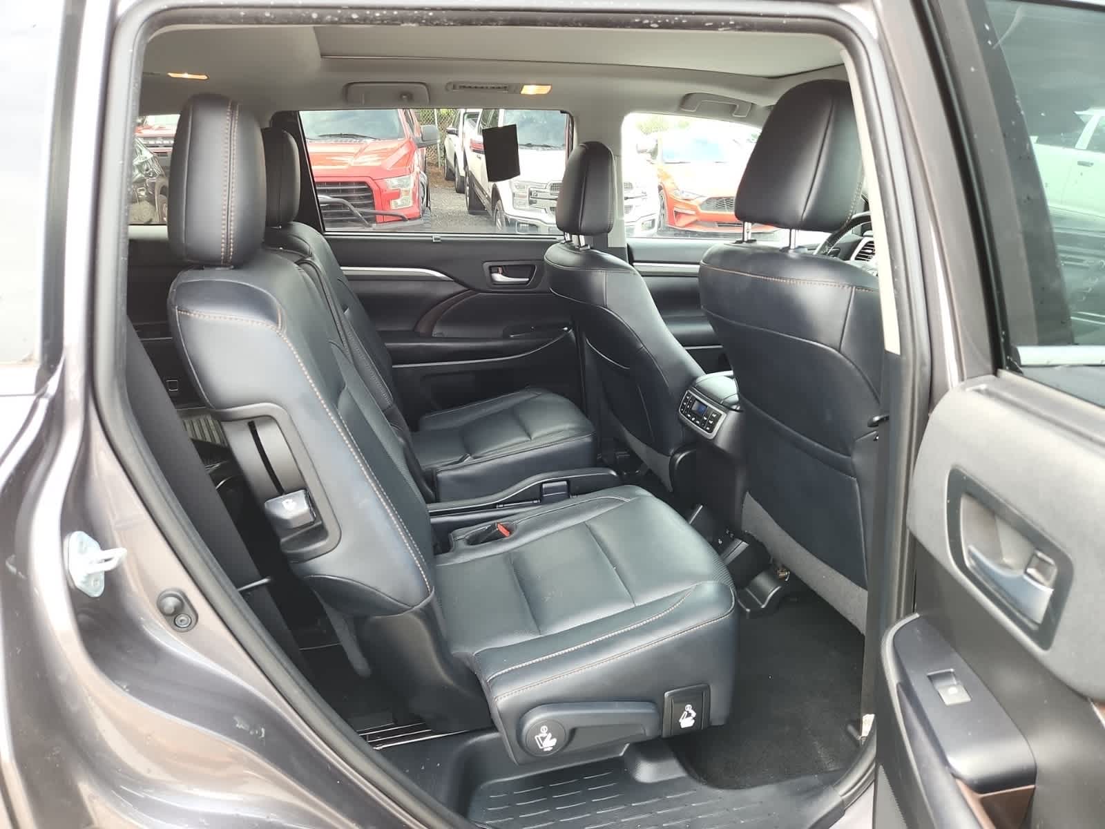 Thumbnail: 2019 Toyota Highlander - 23