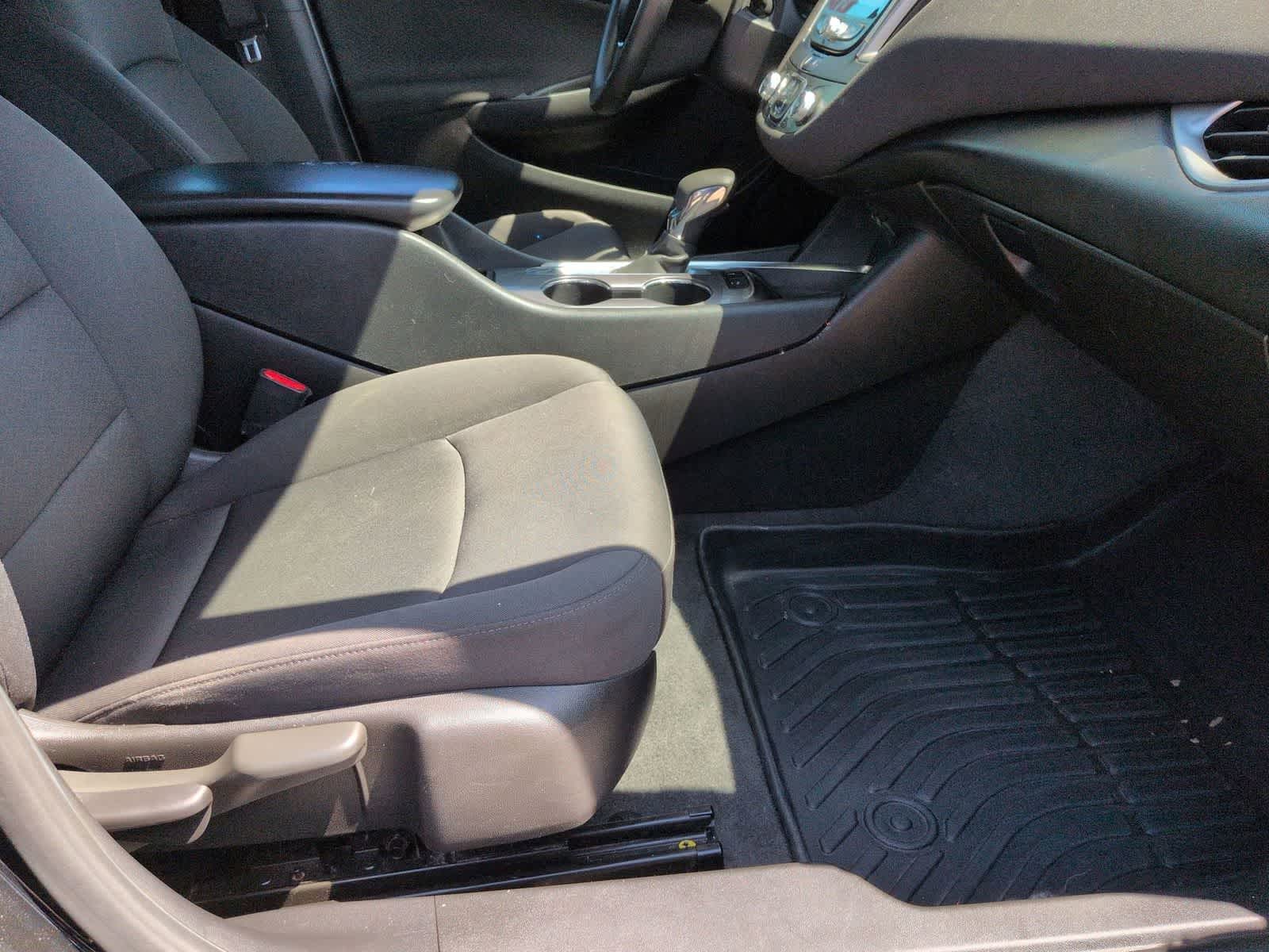 Thumbnail: 2021 Chevrolet Malibu - 20