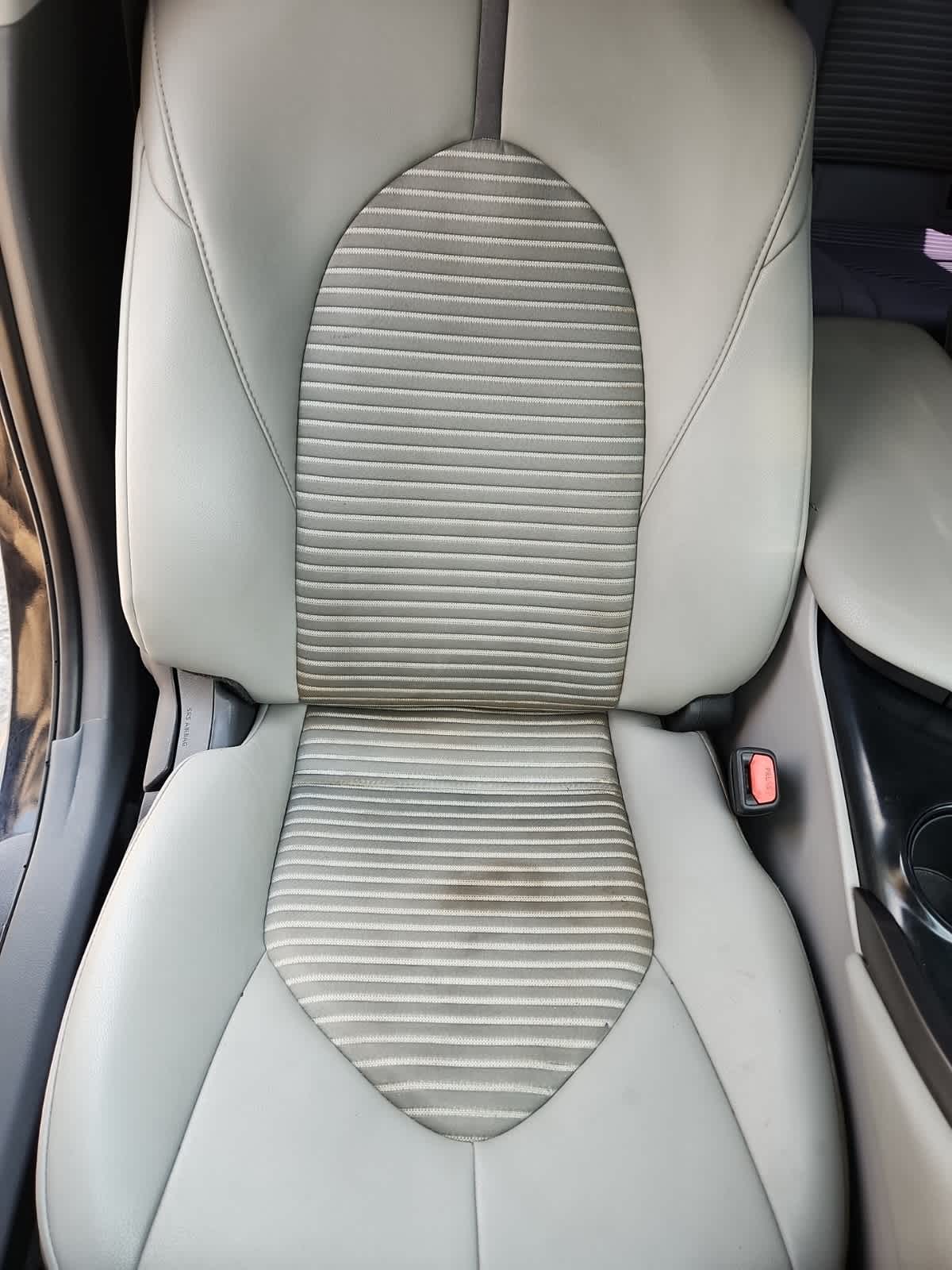2020 Toyota Camry SE 18