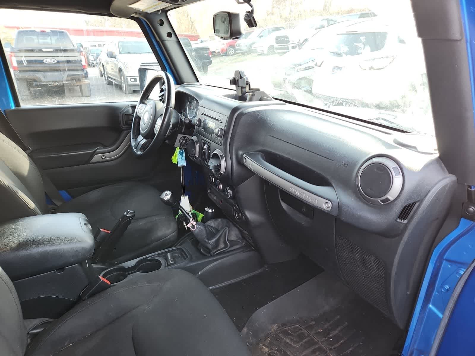 Thumbnail: 2016 Jeep Wrangler - 17