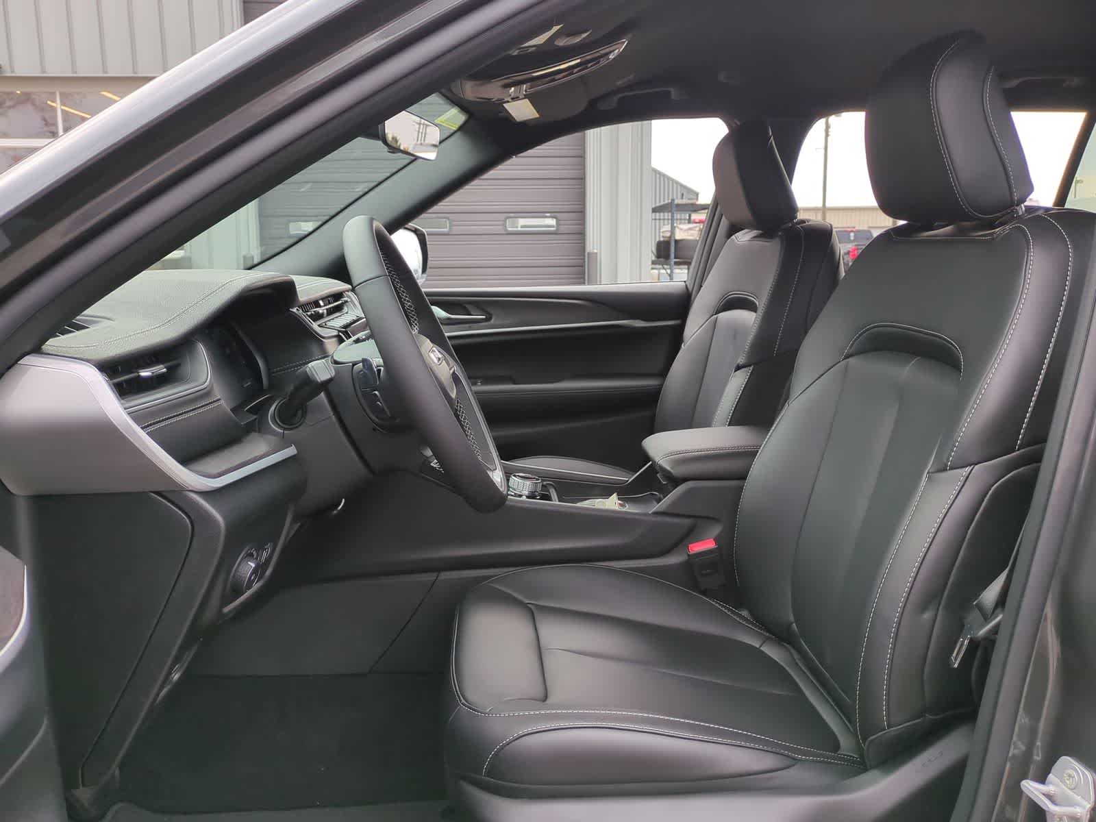 Thumbnail: 2025 Jeep Grand Cherokee L - 17