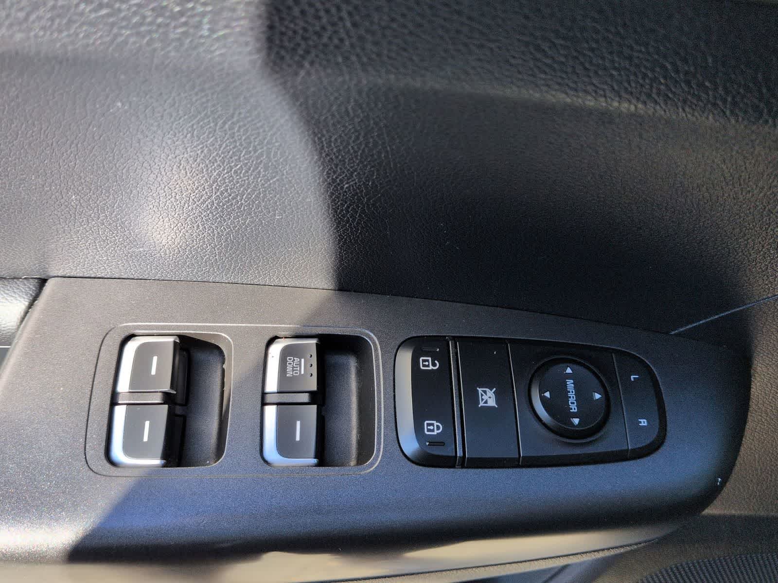 Thumbnail: 2022 Kia Sportage - 16