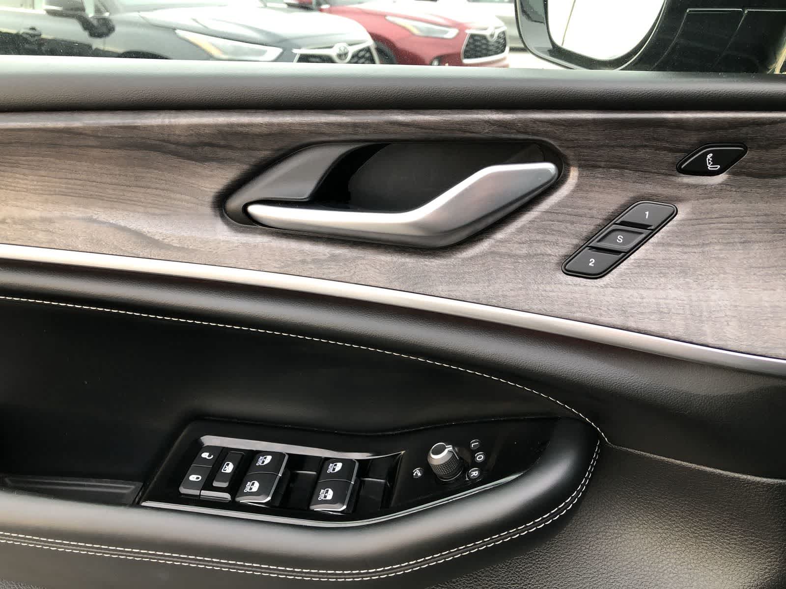 Thumbnail: 2022 Jeep Grand Cherokee - 27