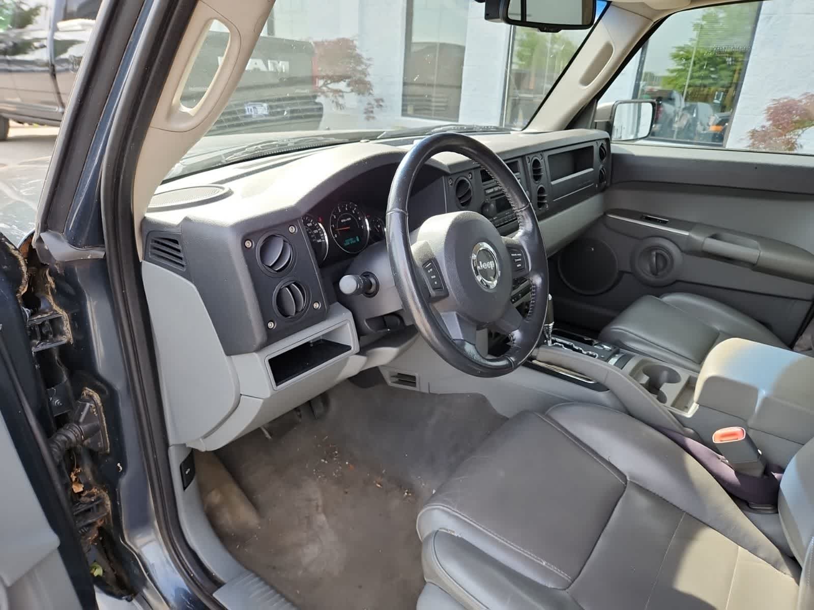 Thumbnail: 2007 Jeep Commander - 13