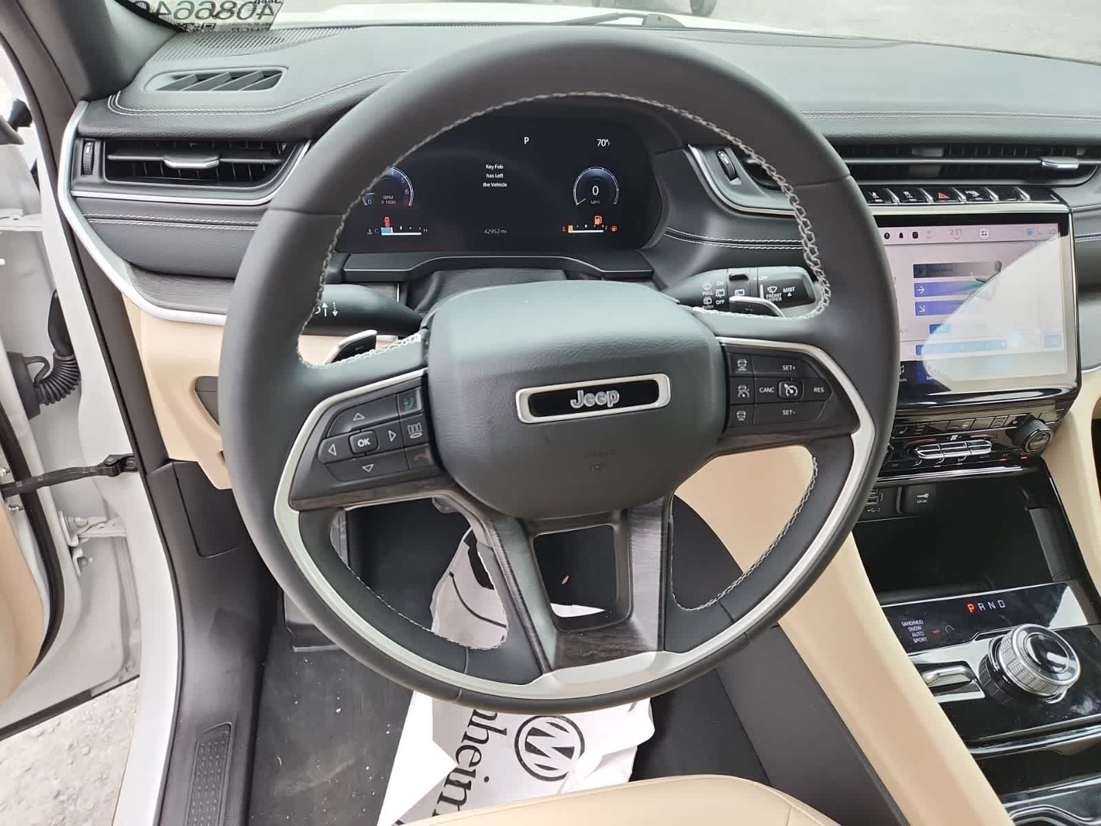 Thumbnail: 2023 Jeep Grand Cherokee - 12