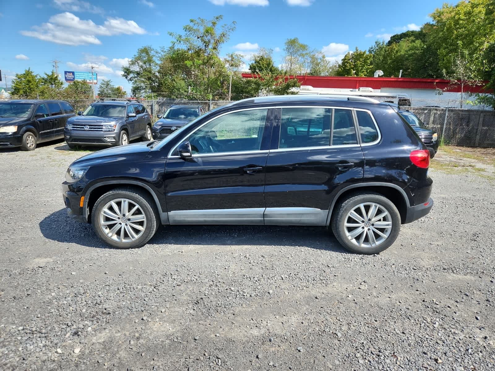 Thumbnail: 2016 Volkswagen Tiguan - 2