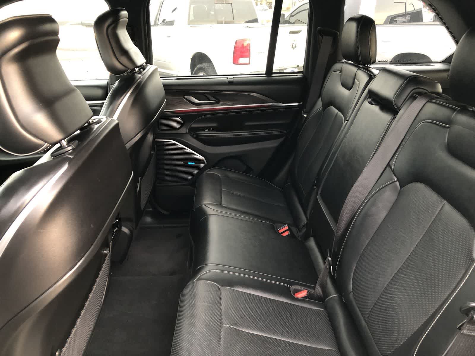 Thumbnail: 2022 Jeep Grand Cherokee - 31