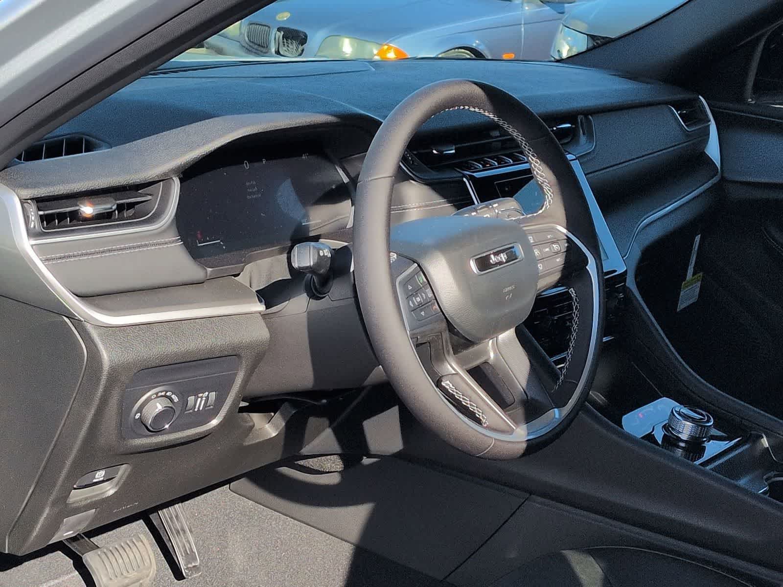 Thumbnail: 2025 Jeep Grand Cherokee - 10