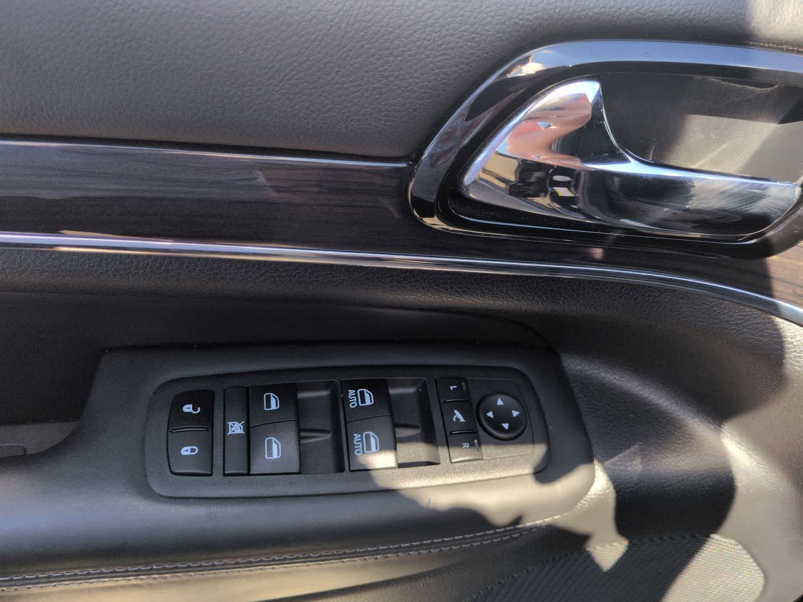 Thumbnail: 2020 Jeep Grand Cherokee - 16