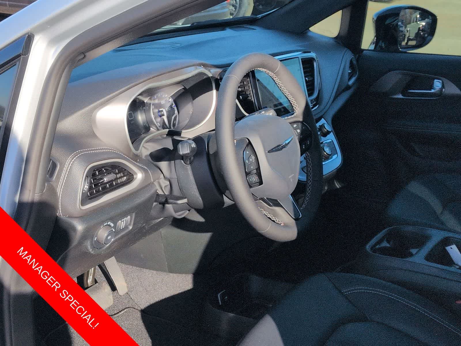 Thumbnail: 2026 Chrysler Pacifica - 2